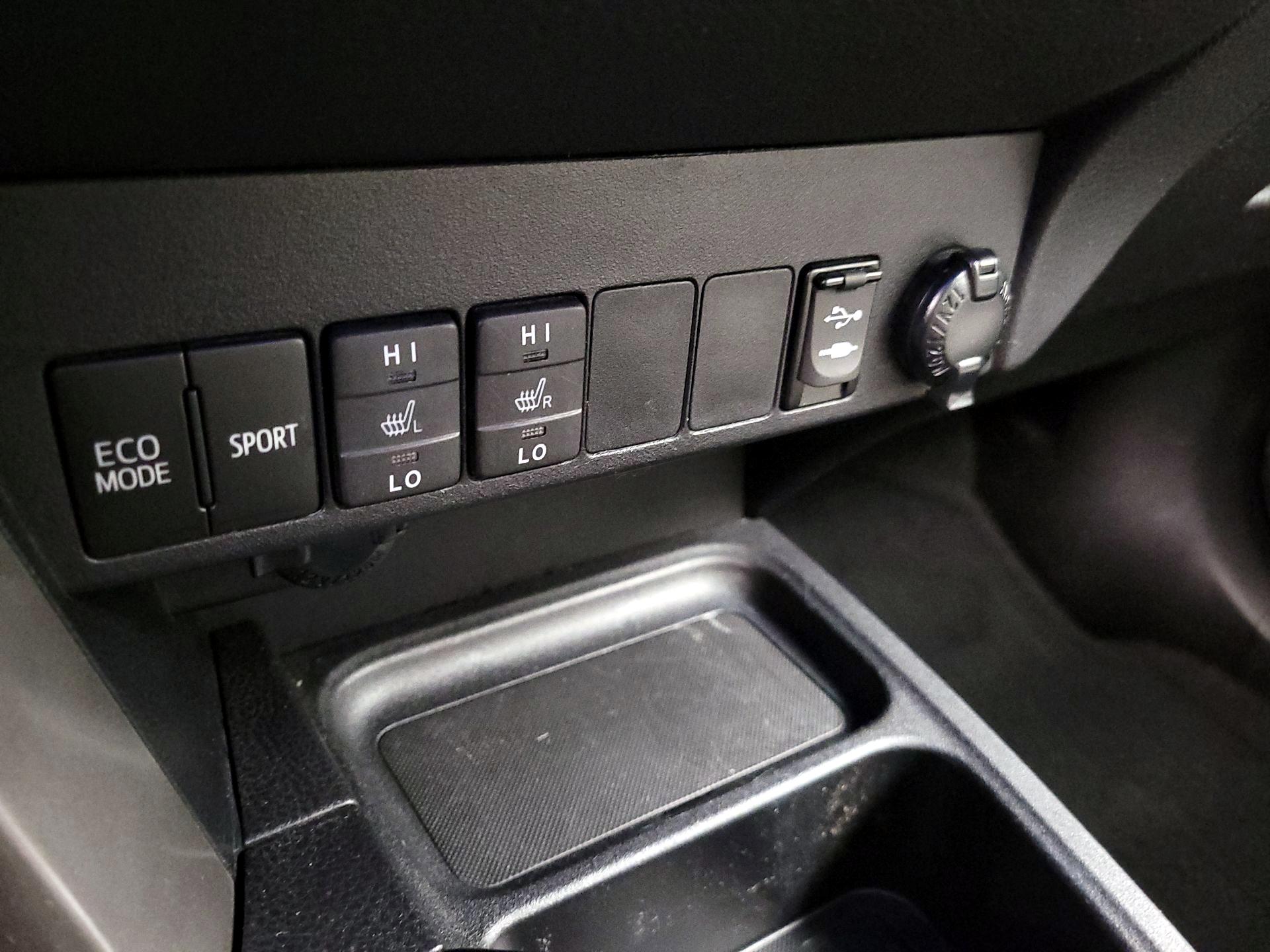 Thumbnail: 2016 Toyota RAV4 - 19