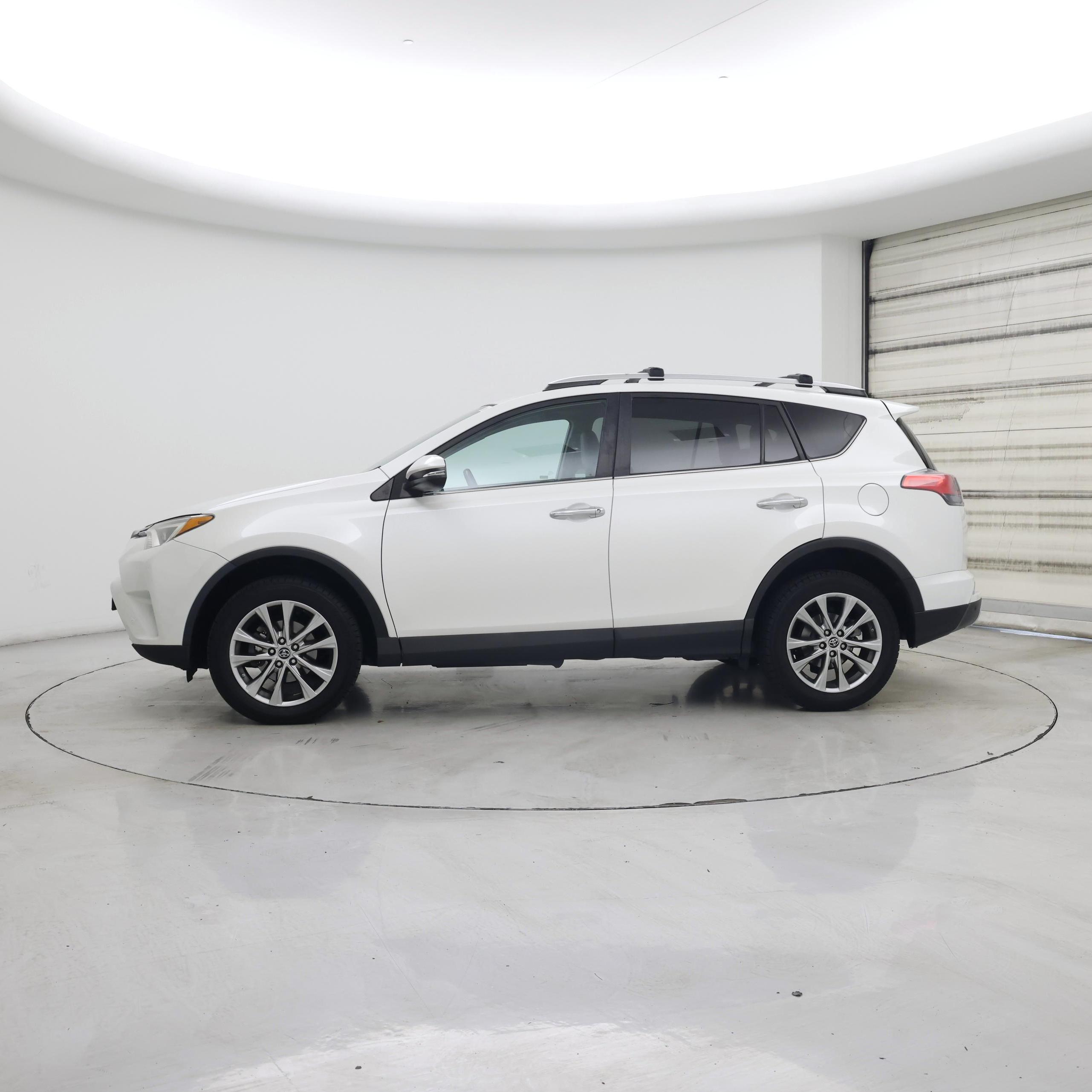 Thumbnail: 2016 Toyota RAV4 - 3