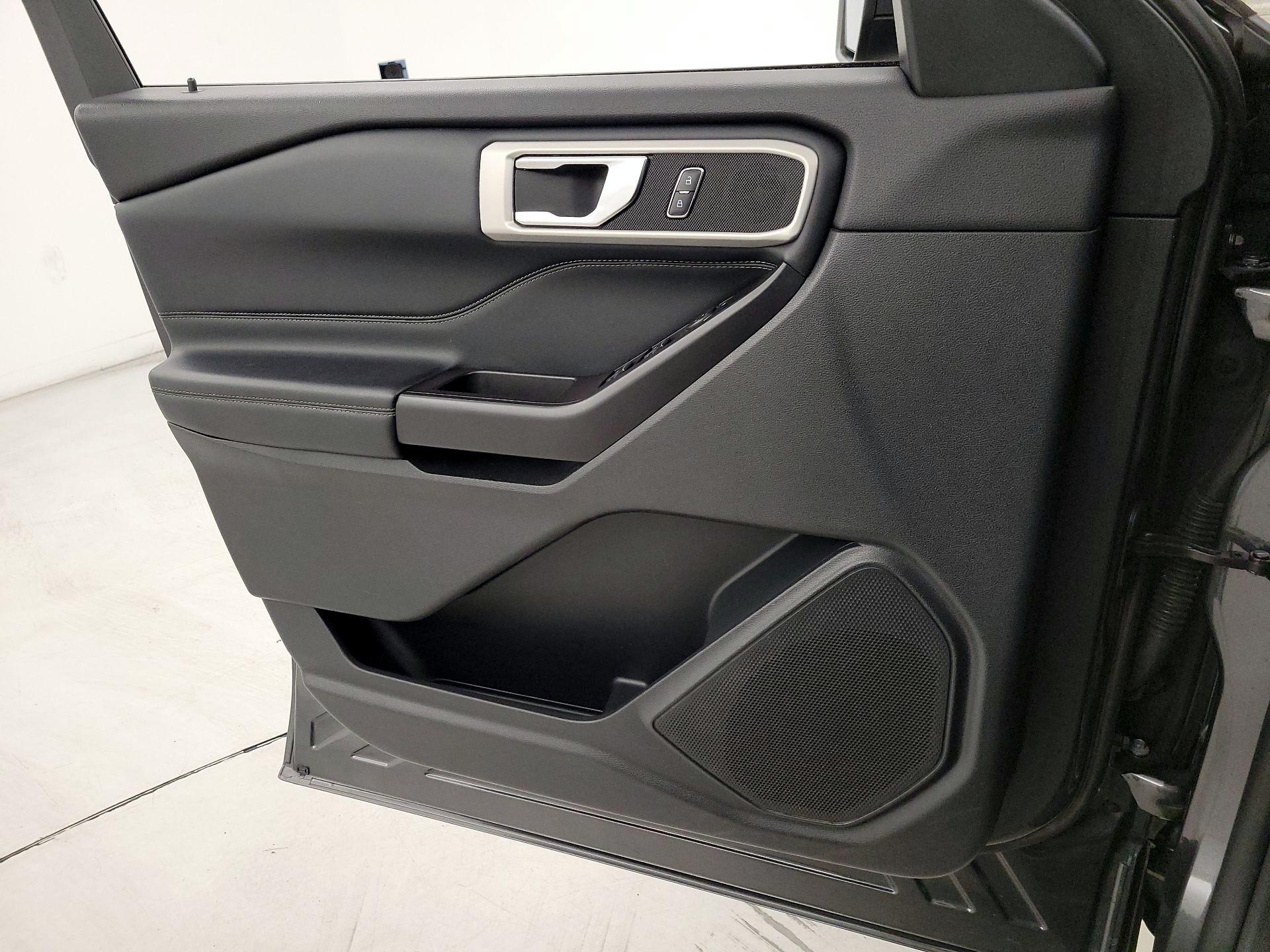 Thumbnail: 2020 Ford Explorer - 12