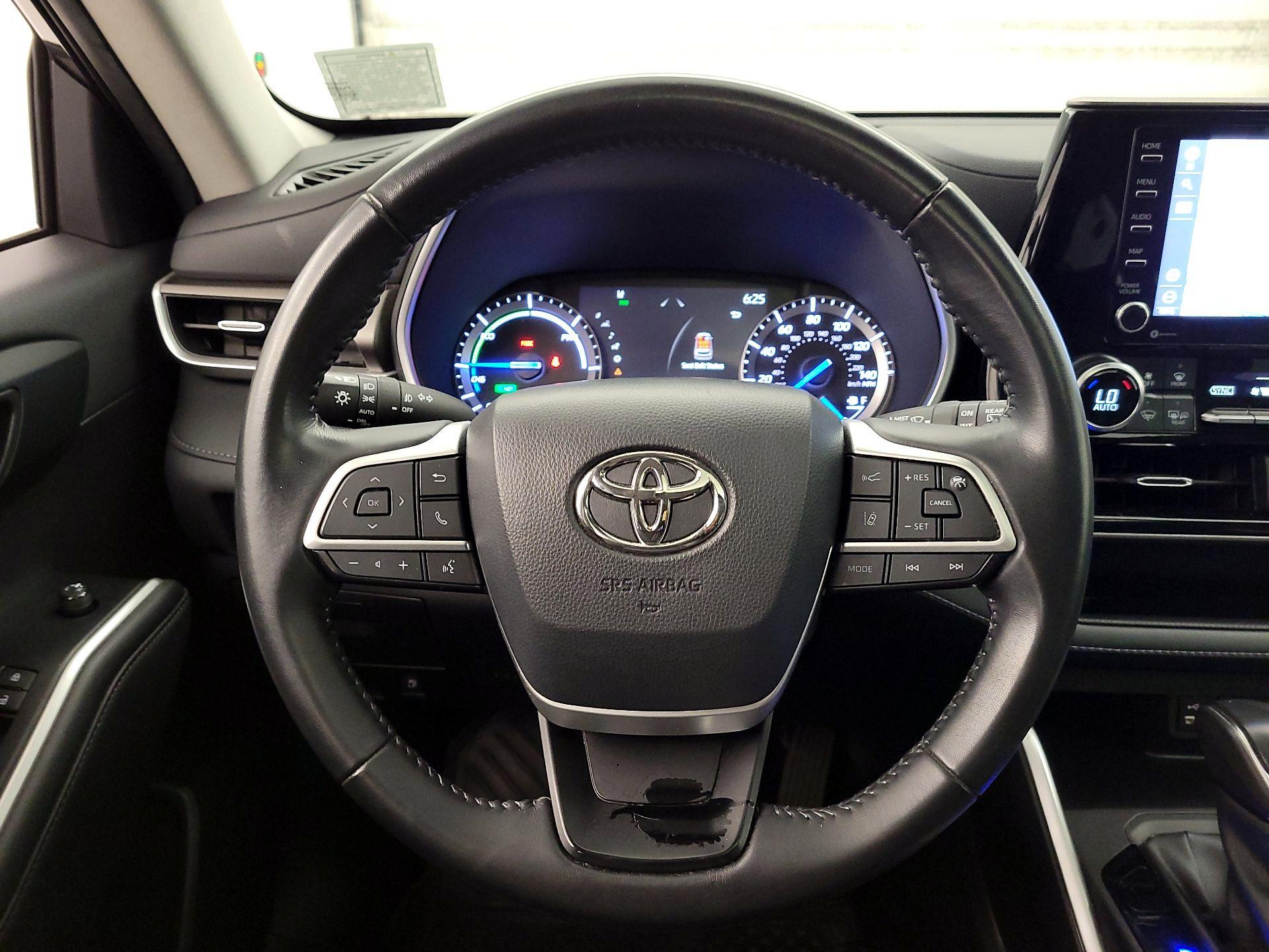 Thumbnail: 2022 Toyota Highlander - 10