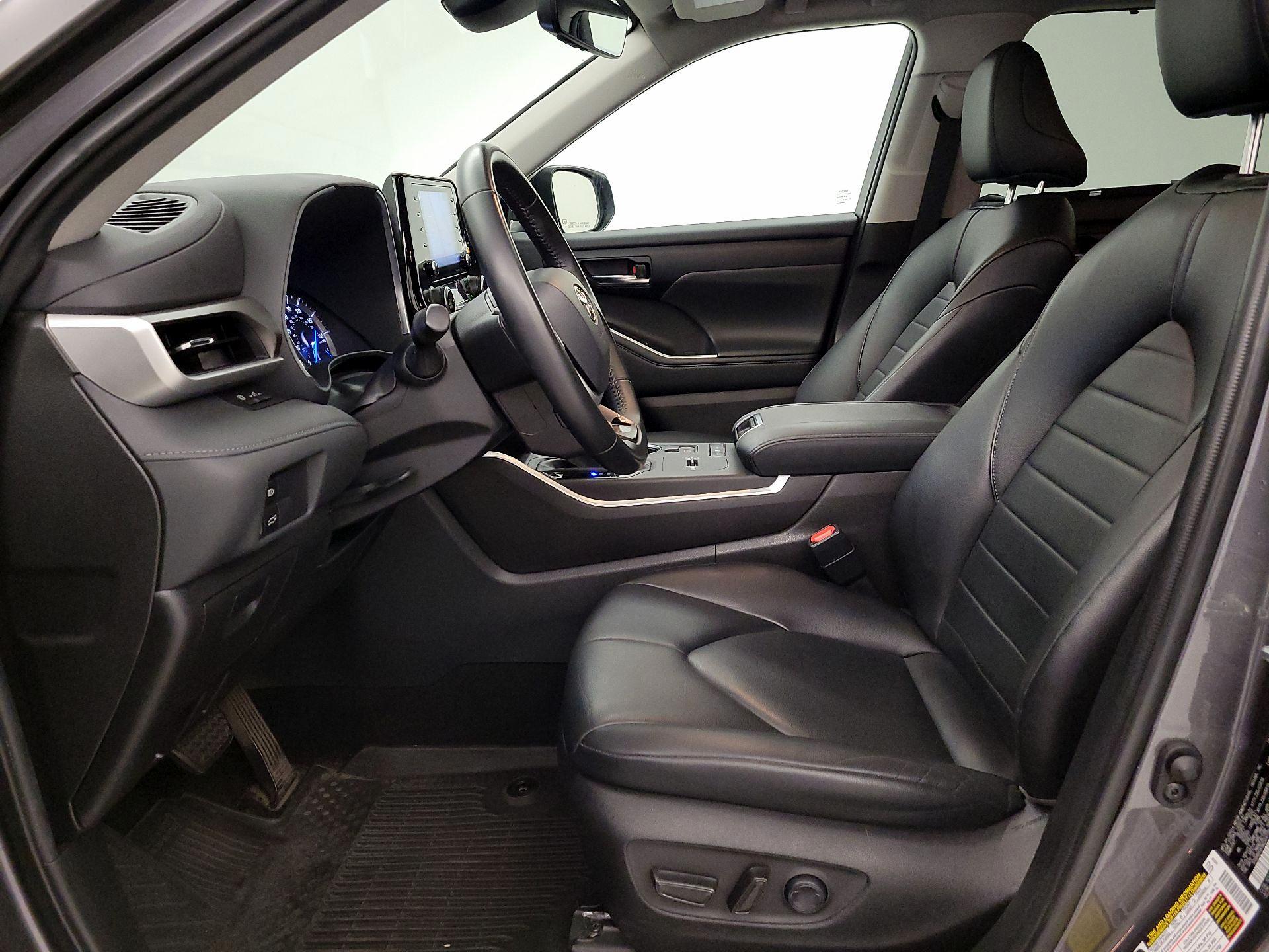 Thumbnail: 2022 Toyota Highlander - 11