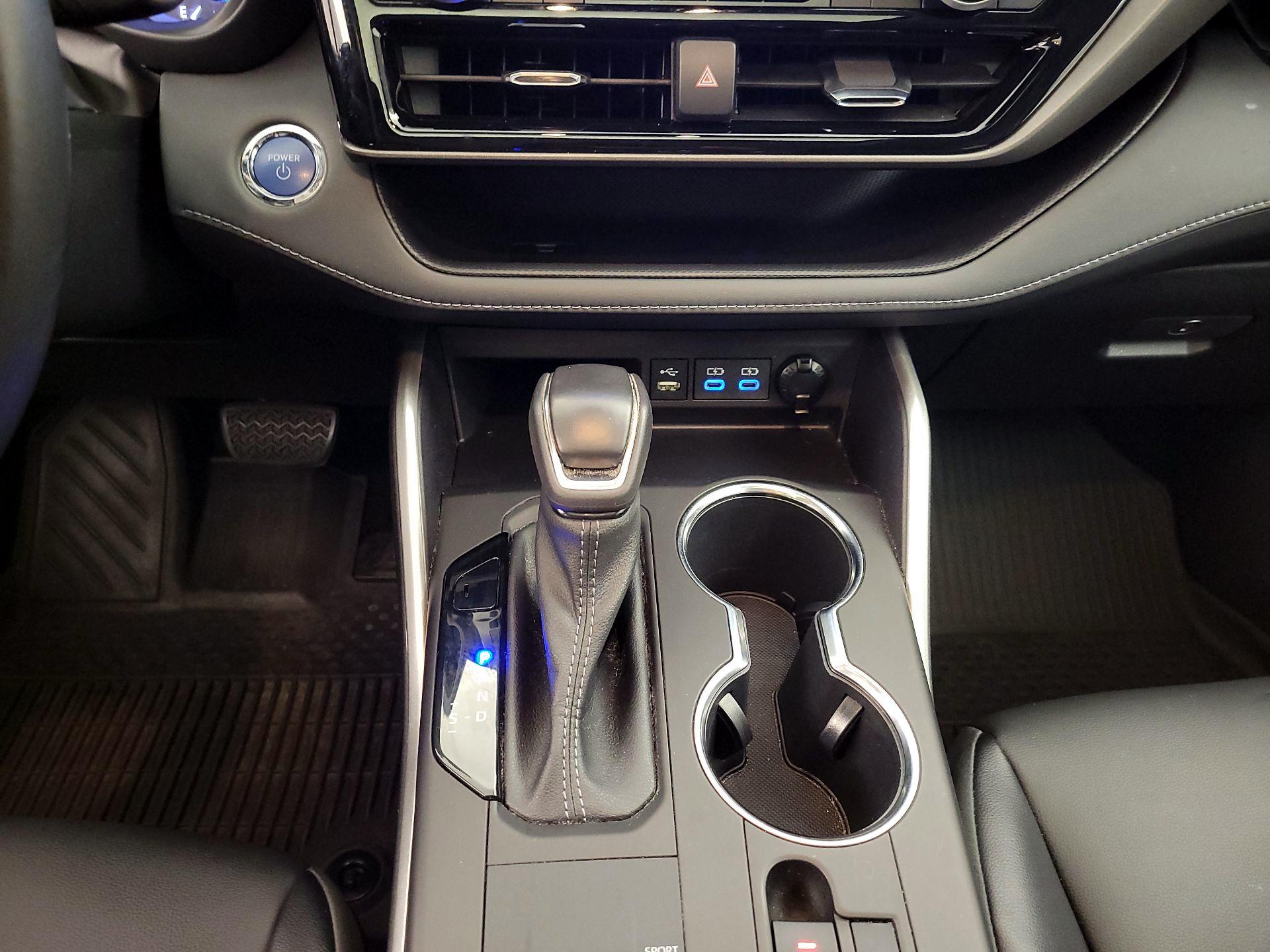 Thumbnail: 2022 Toyota Highlander - 18