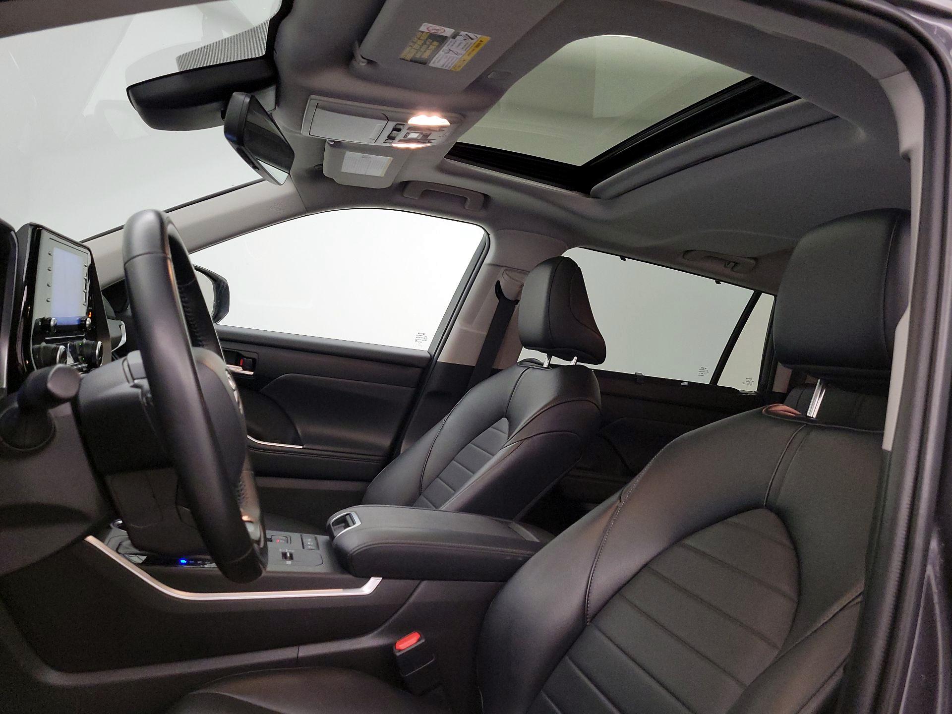 Thumbnail: 2022 Toyota Highlander - 20