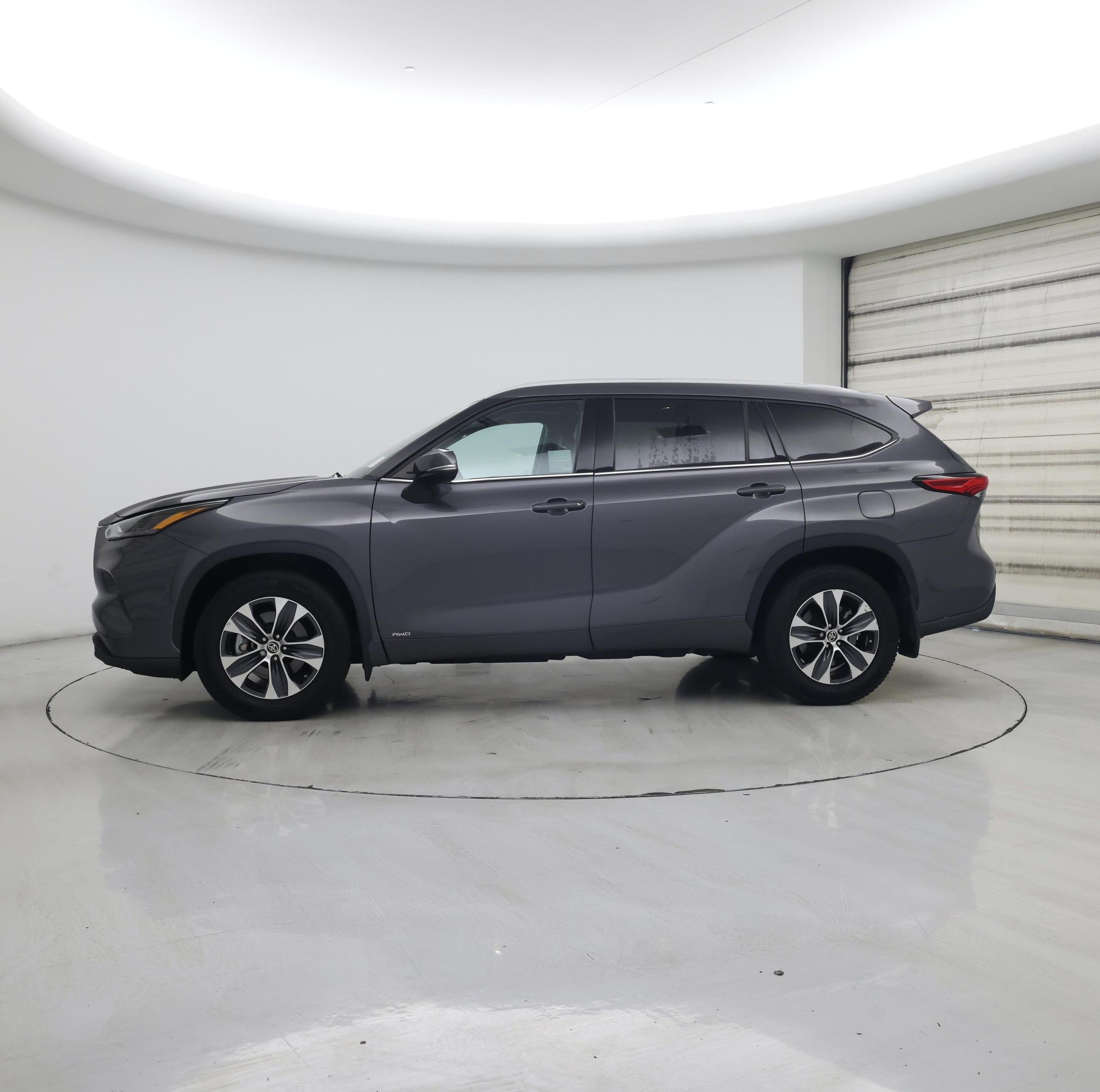 Thumbnail: 2022 Toyota Highlander - 3