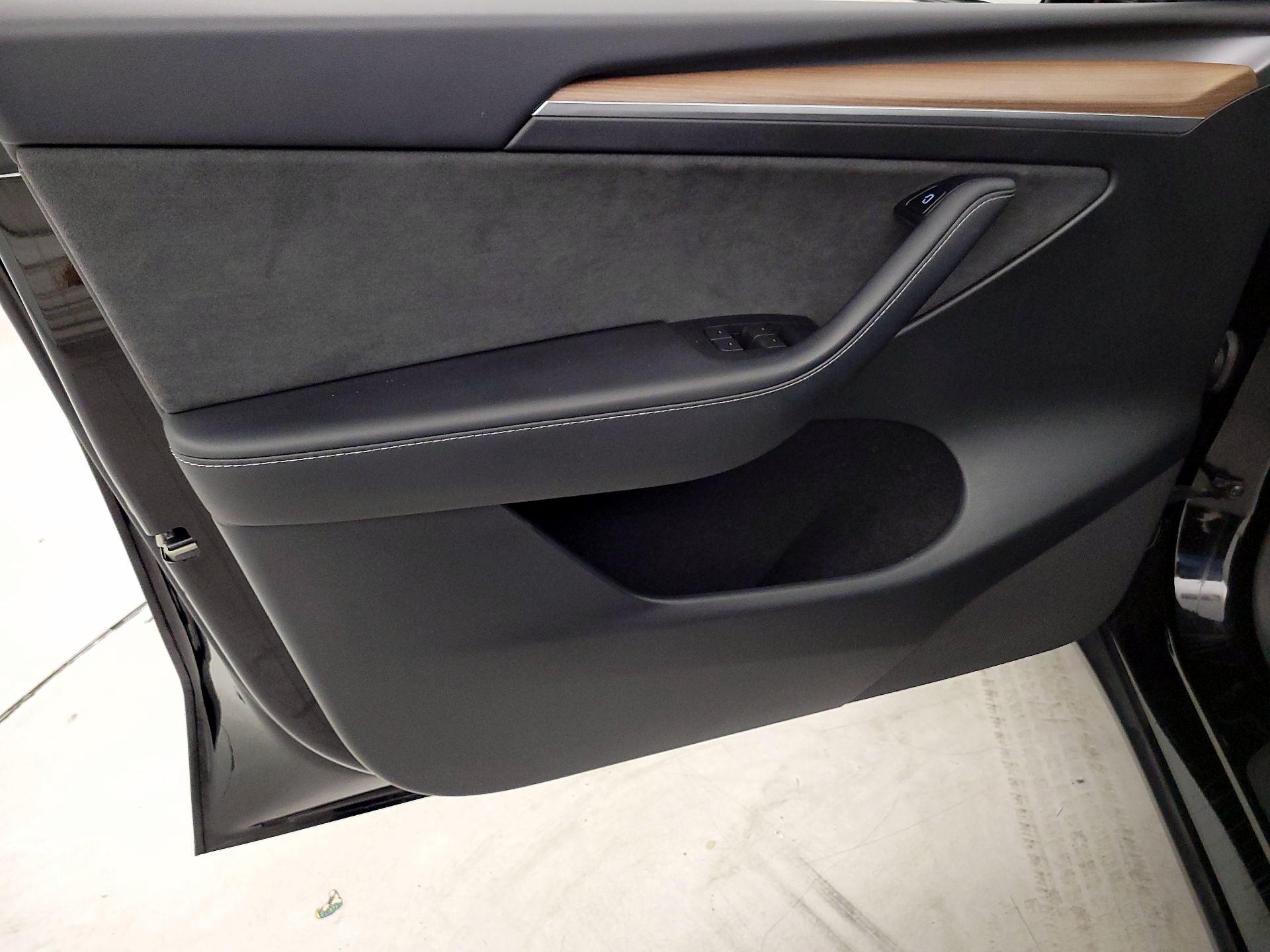 Thumbnail: 2023 Tesla Model Y - 12