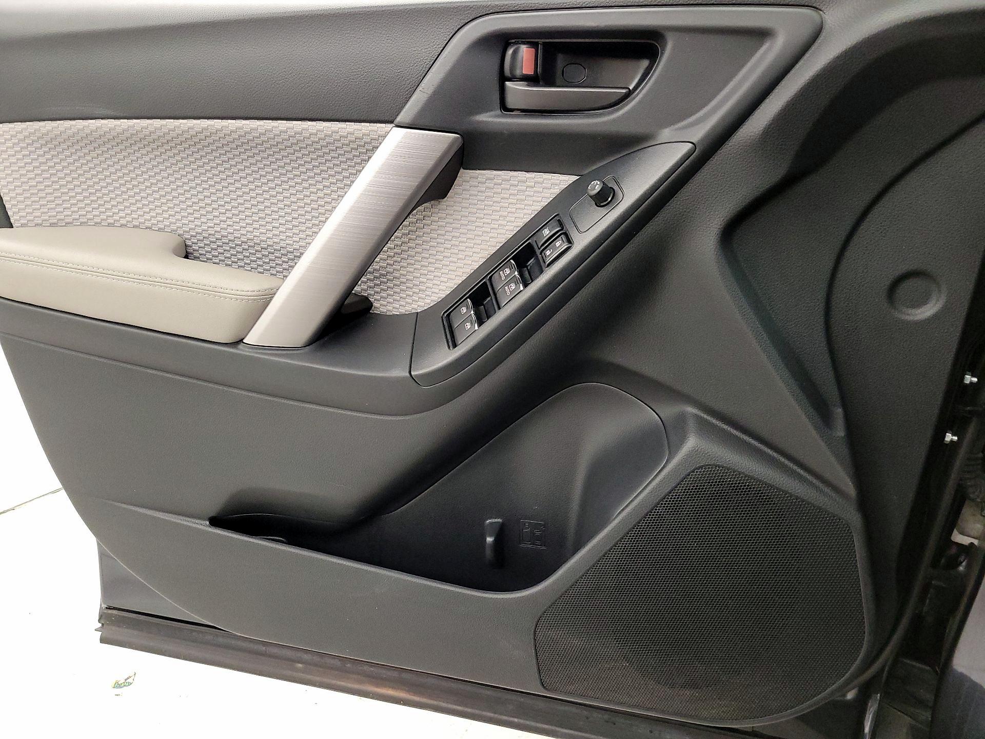 Thumbnail: 2017 Subaru Forester - 12