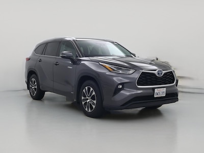 Gray 2021 Toyota Highlander Hybrid XLE