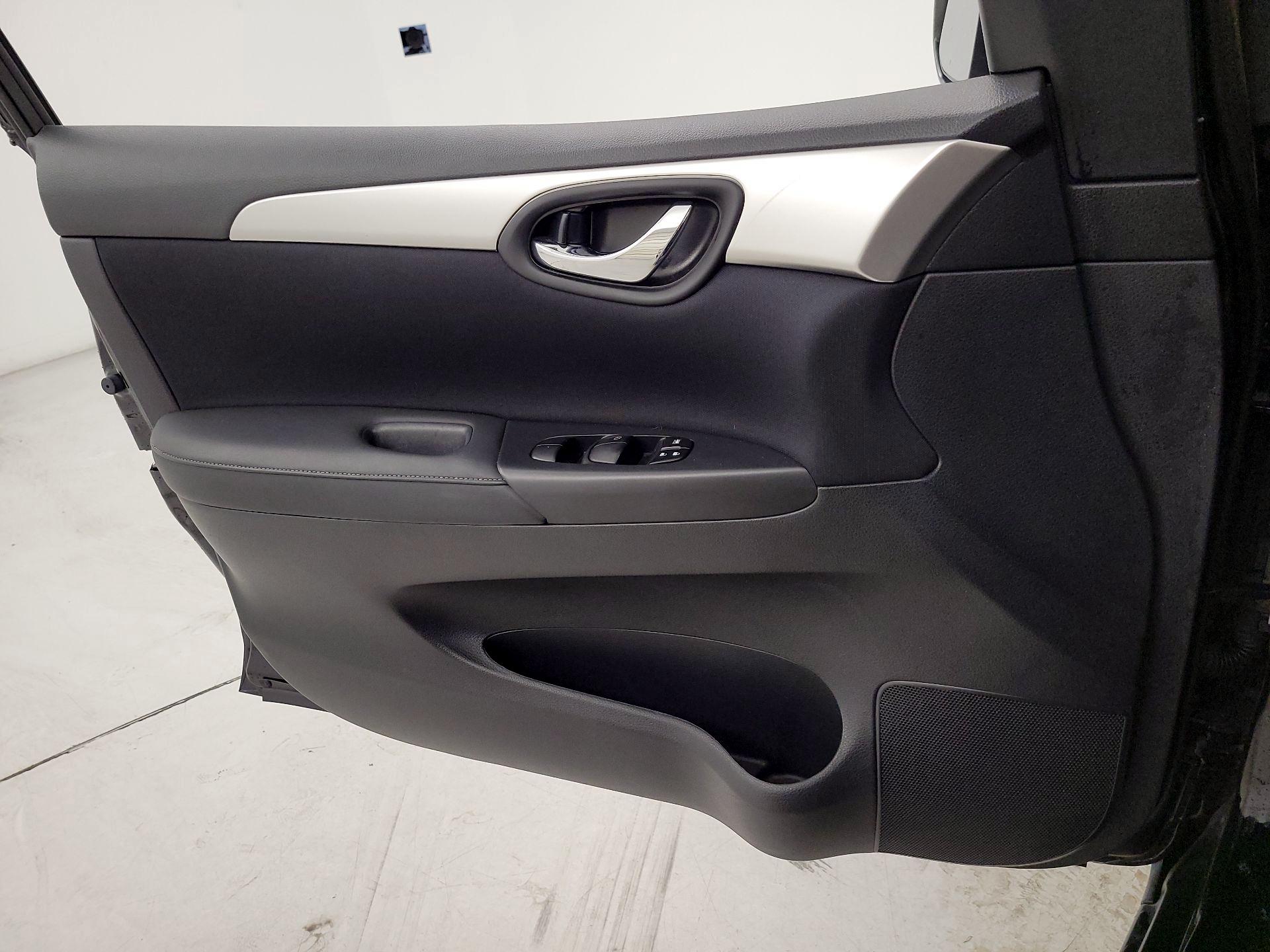 Thumbnail: 2017 Nissan Sentra - 12