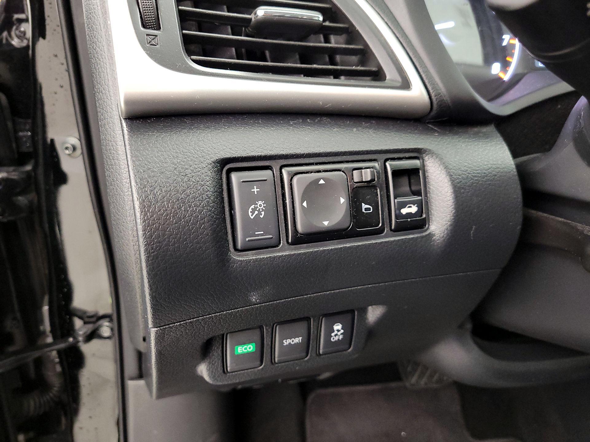 Thumbnail: 2017 Nissan Sentra - 13