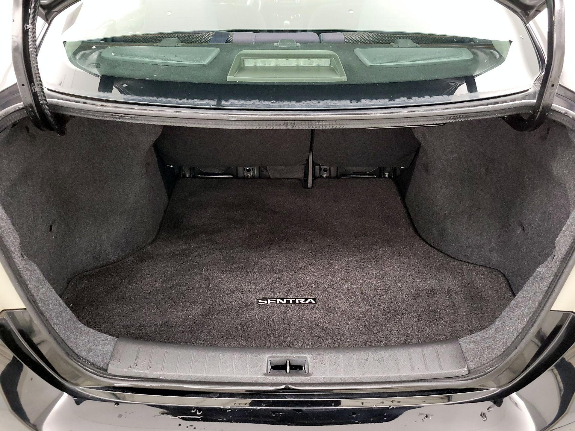 Thumbnail: 2017 Nissan Sentra - 18