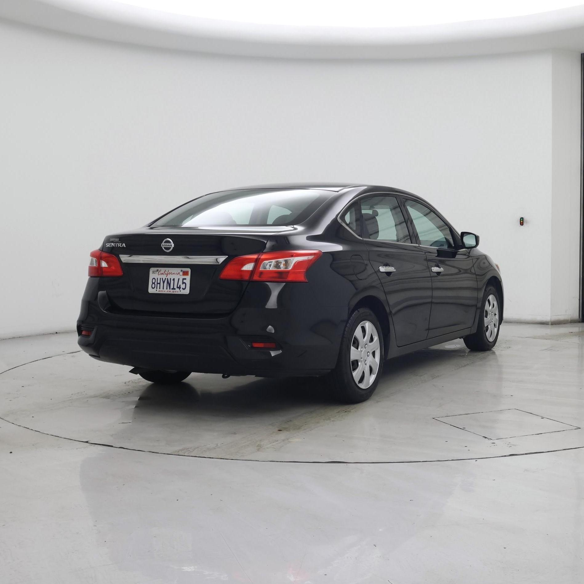 Thumbnail: 2017 Nissan Sentra - 8