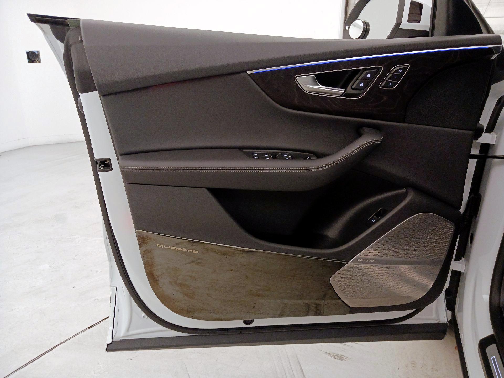 Thumbnail: 2023 Audi Q8 - 12