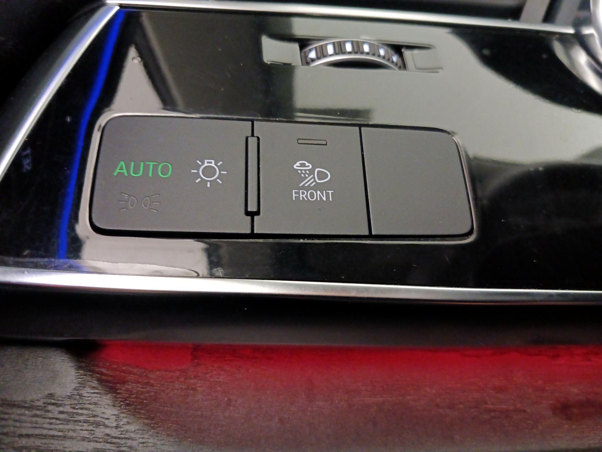 Thumbnail: 2023 Audi Q8 - 13