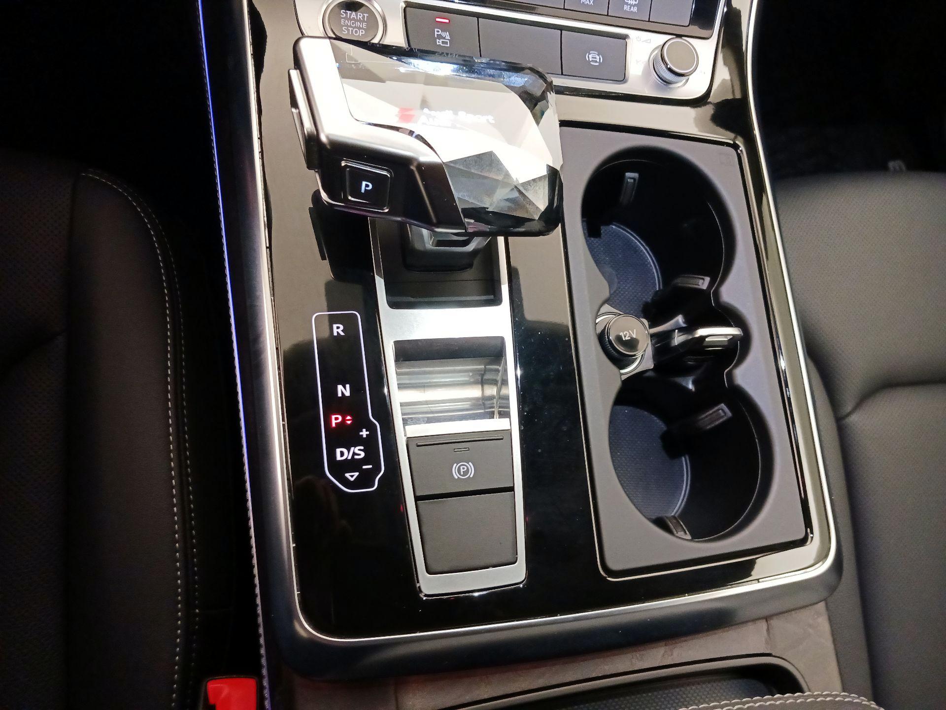 Thumbnail: 2023 Audi Q8 - 18