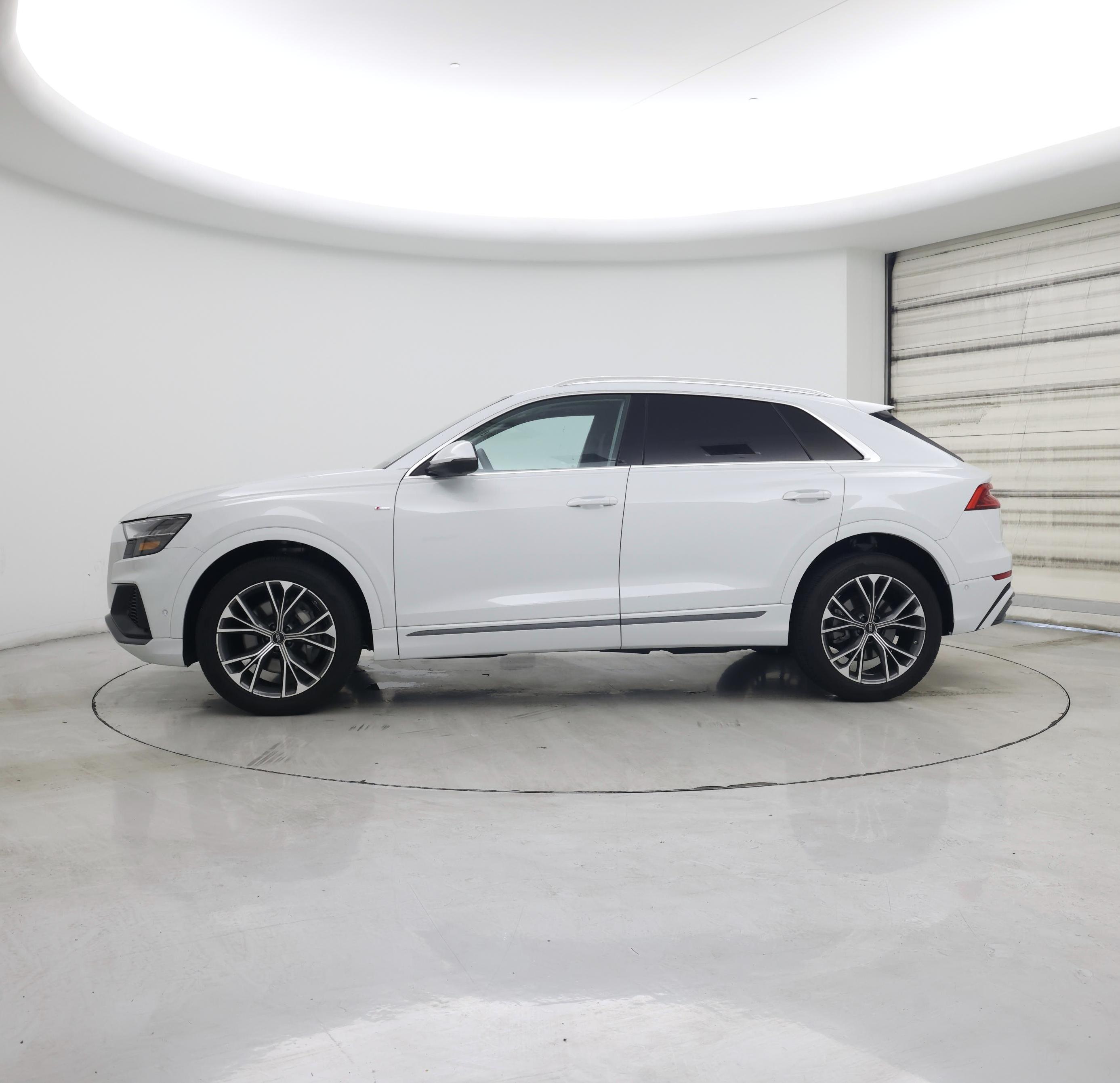 Thumbnail: 2023 Audi Q8 - 3