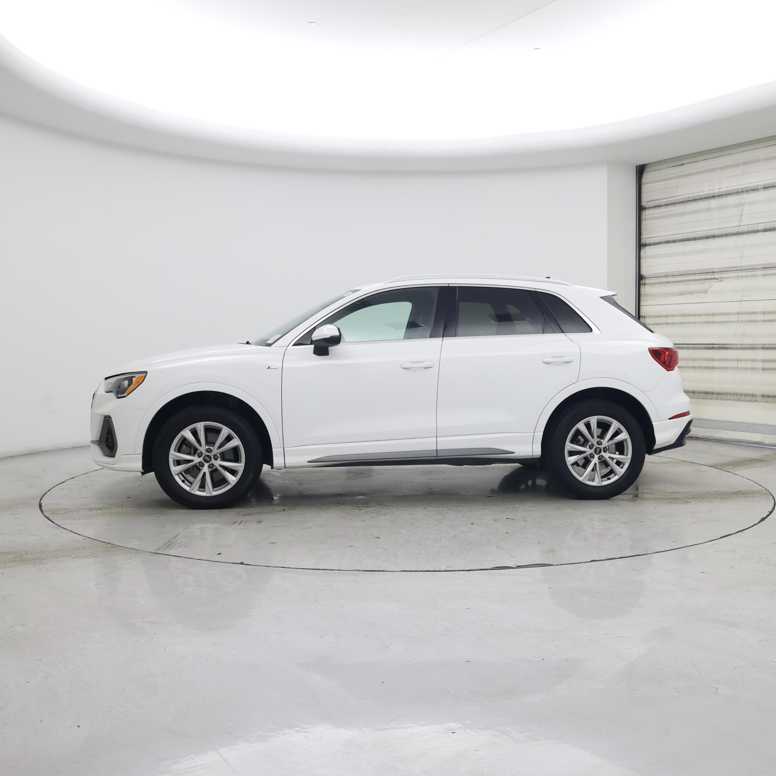 Thumbnail: 2021 Audi Q3 - 3