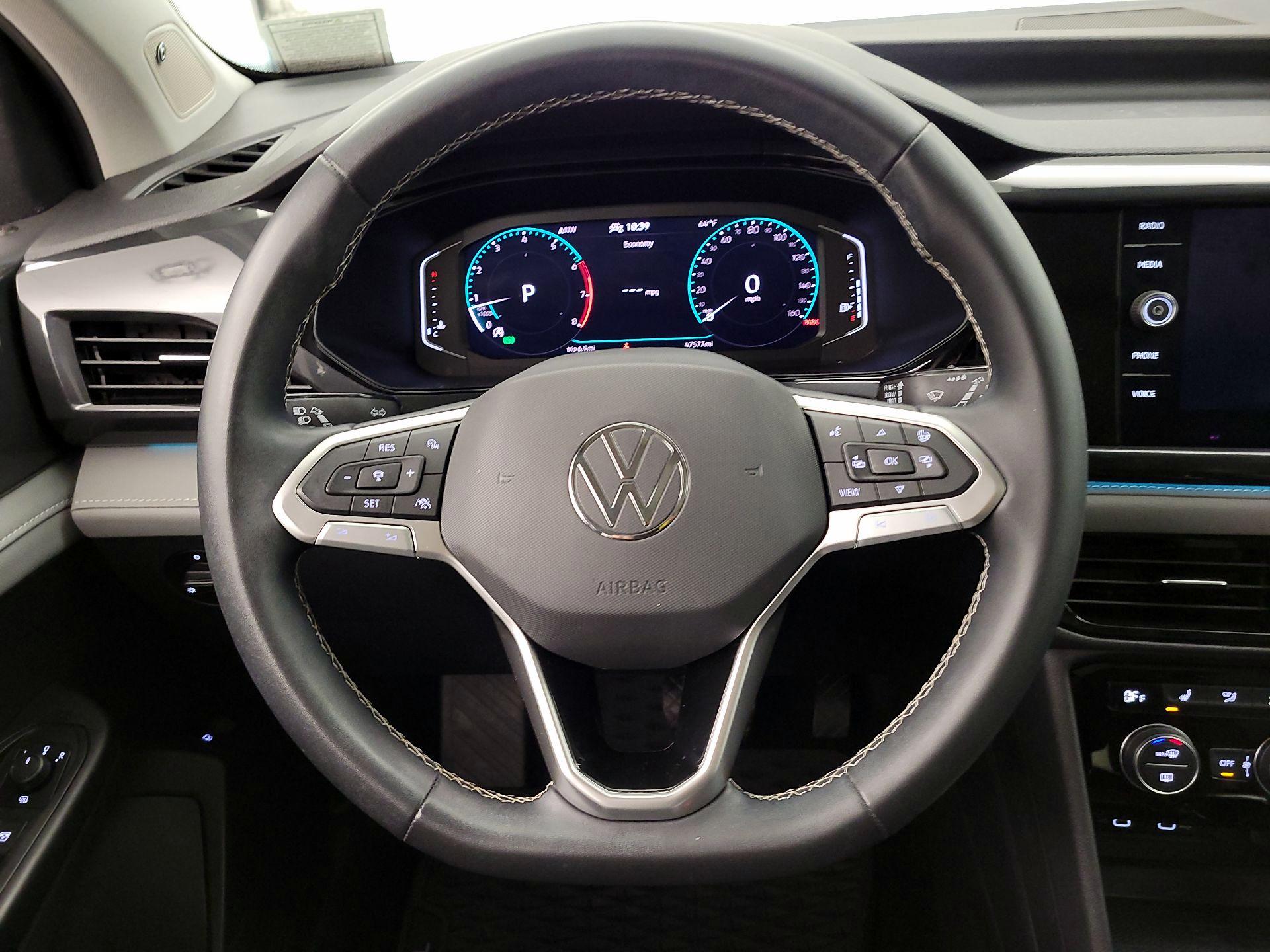 Thumbnail: 2022 Volkswagen Taos - 10