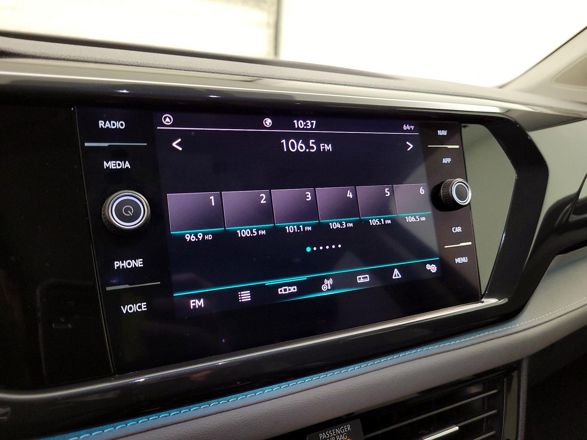 Thumbnail: 2022 Volkswagen Taos - 15