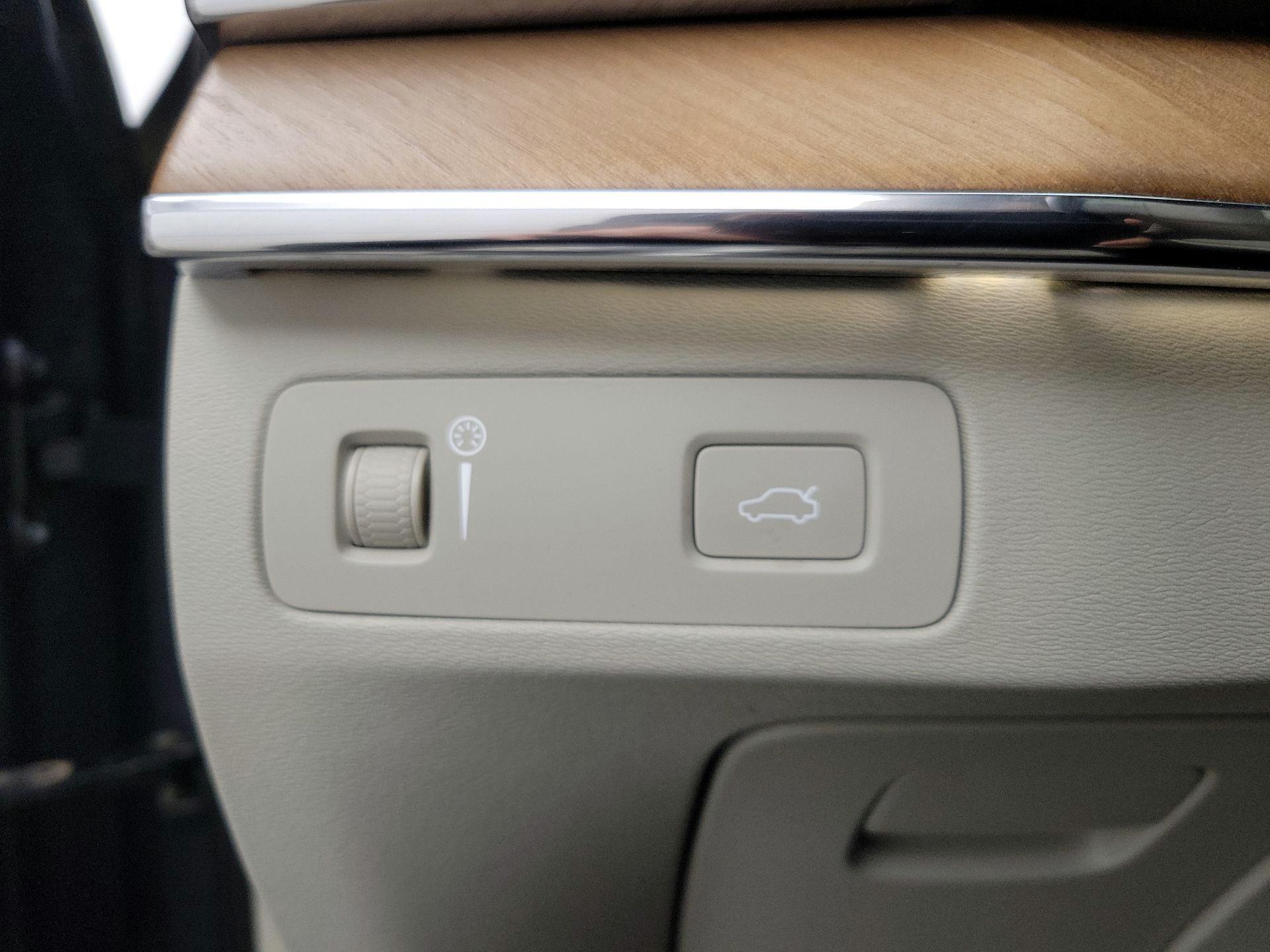 Thumbnail: 2016 Volvo XC90 - 13