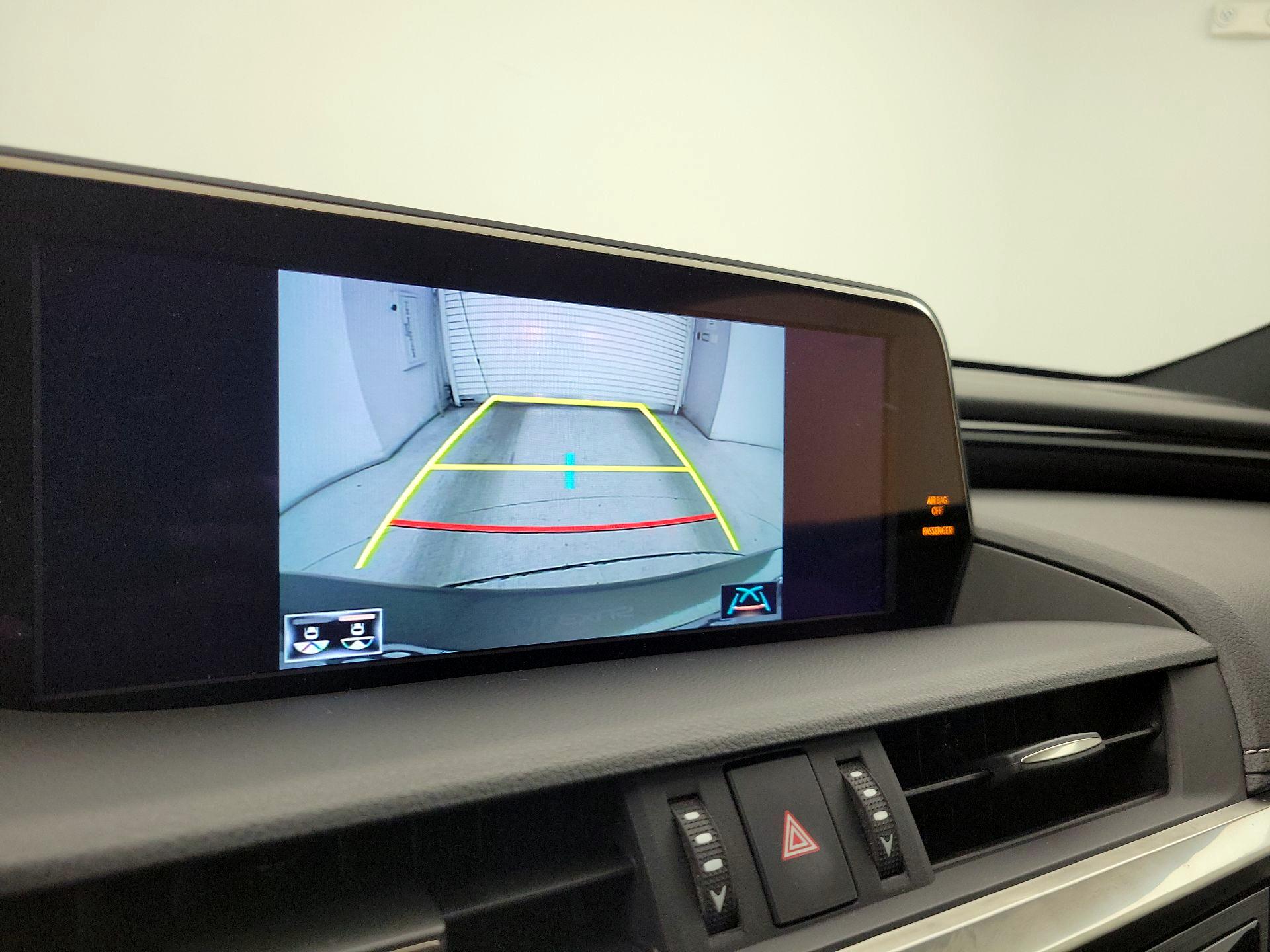 Thumbnail: 2020 Lexus ES - 14