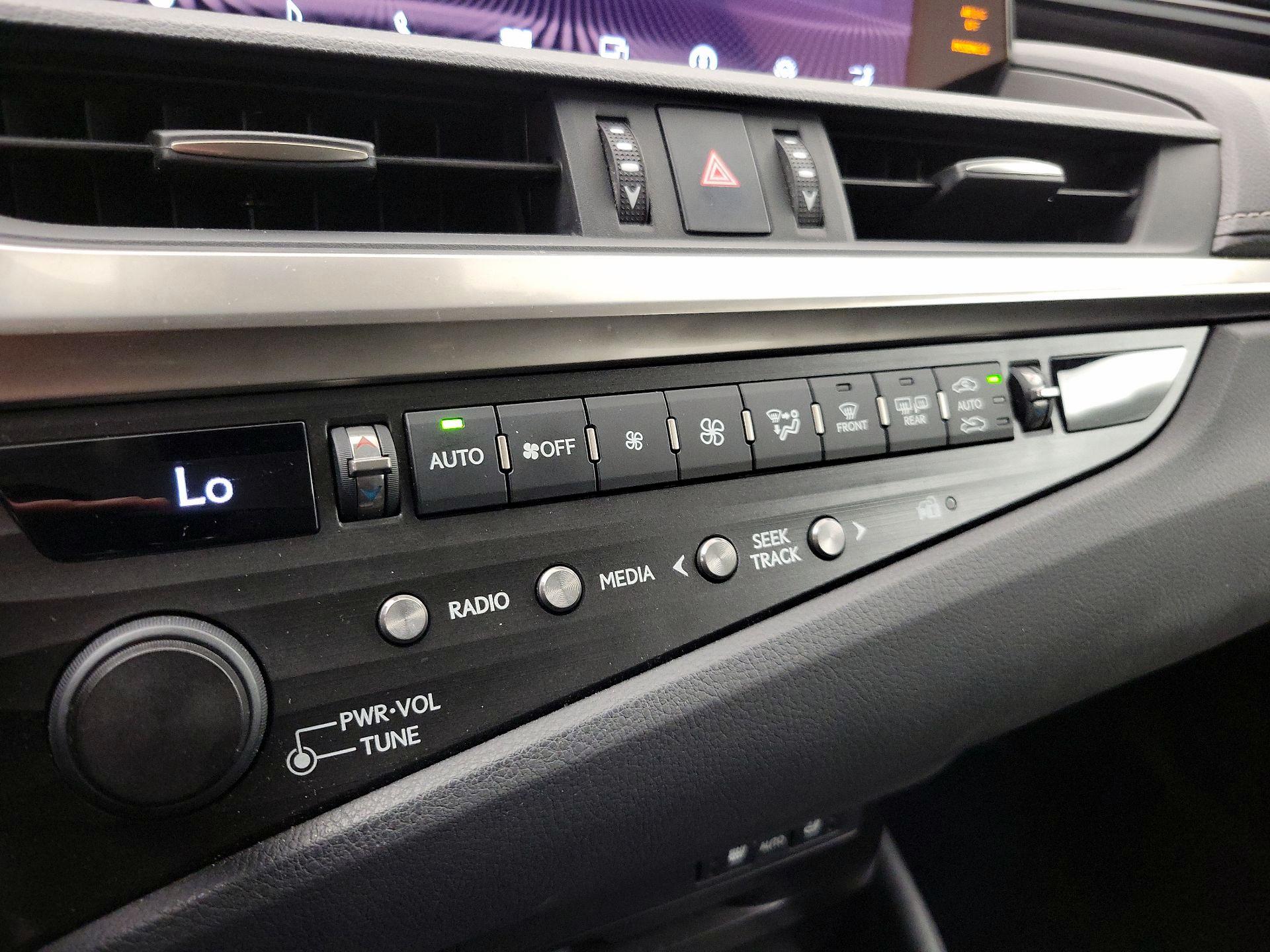 Thumbnail: 2020 Lexus ES - 16