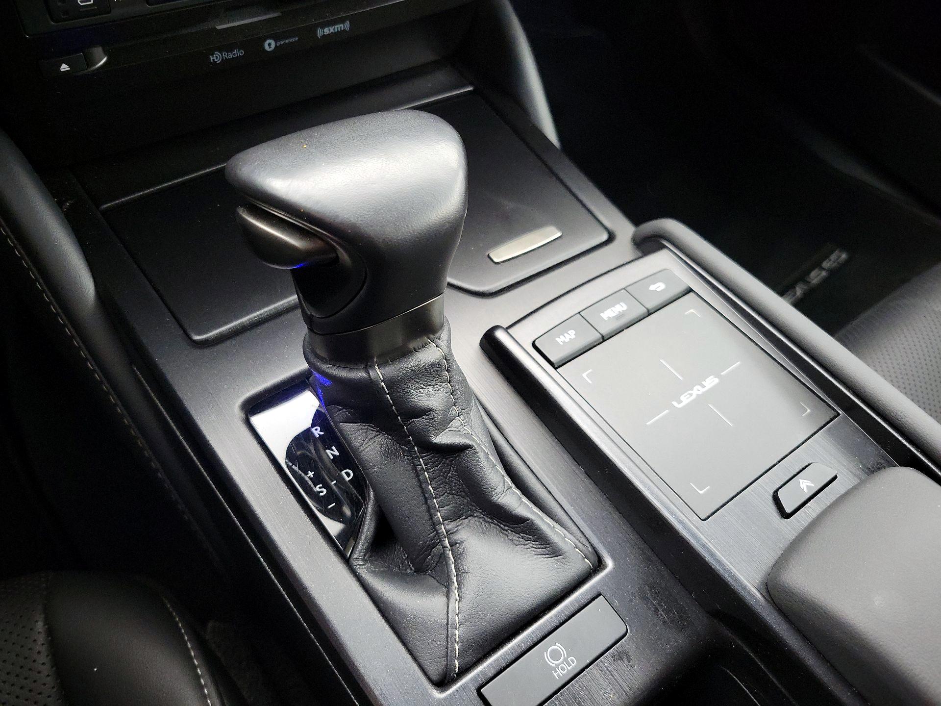 Thumbnail: 2020 Lexus ES - 17