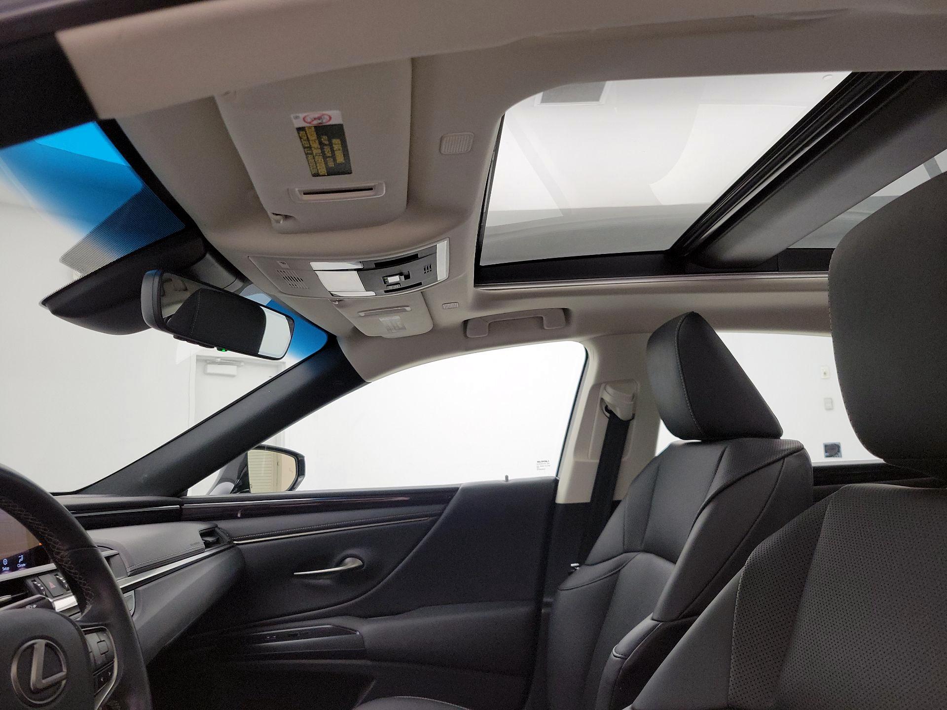 Thumbnail: 2020 Lexus ES - 18