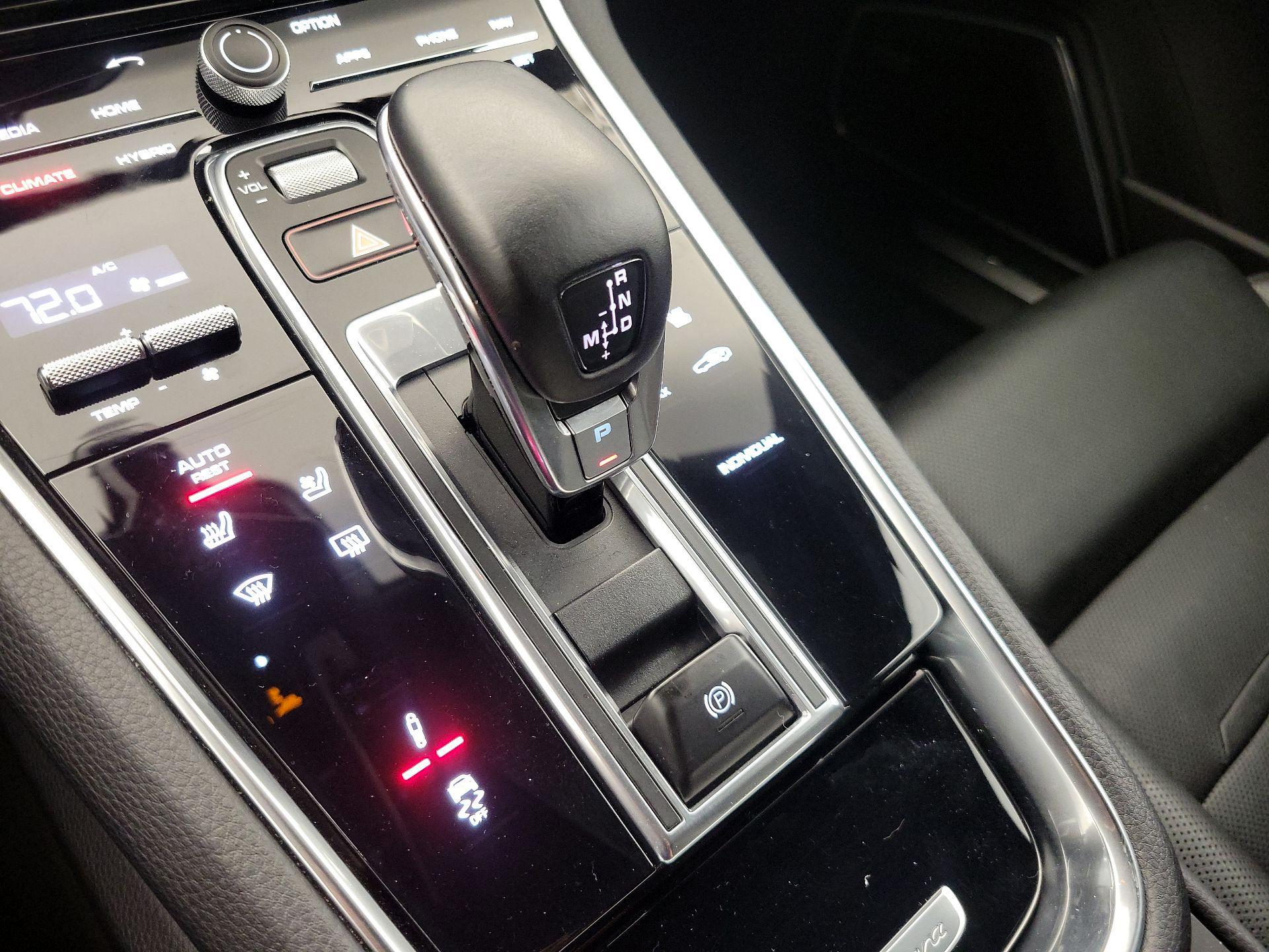 Thumbnail: 2020 Porsche Panamera - 18