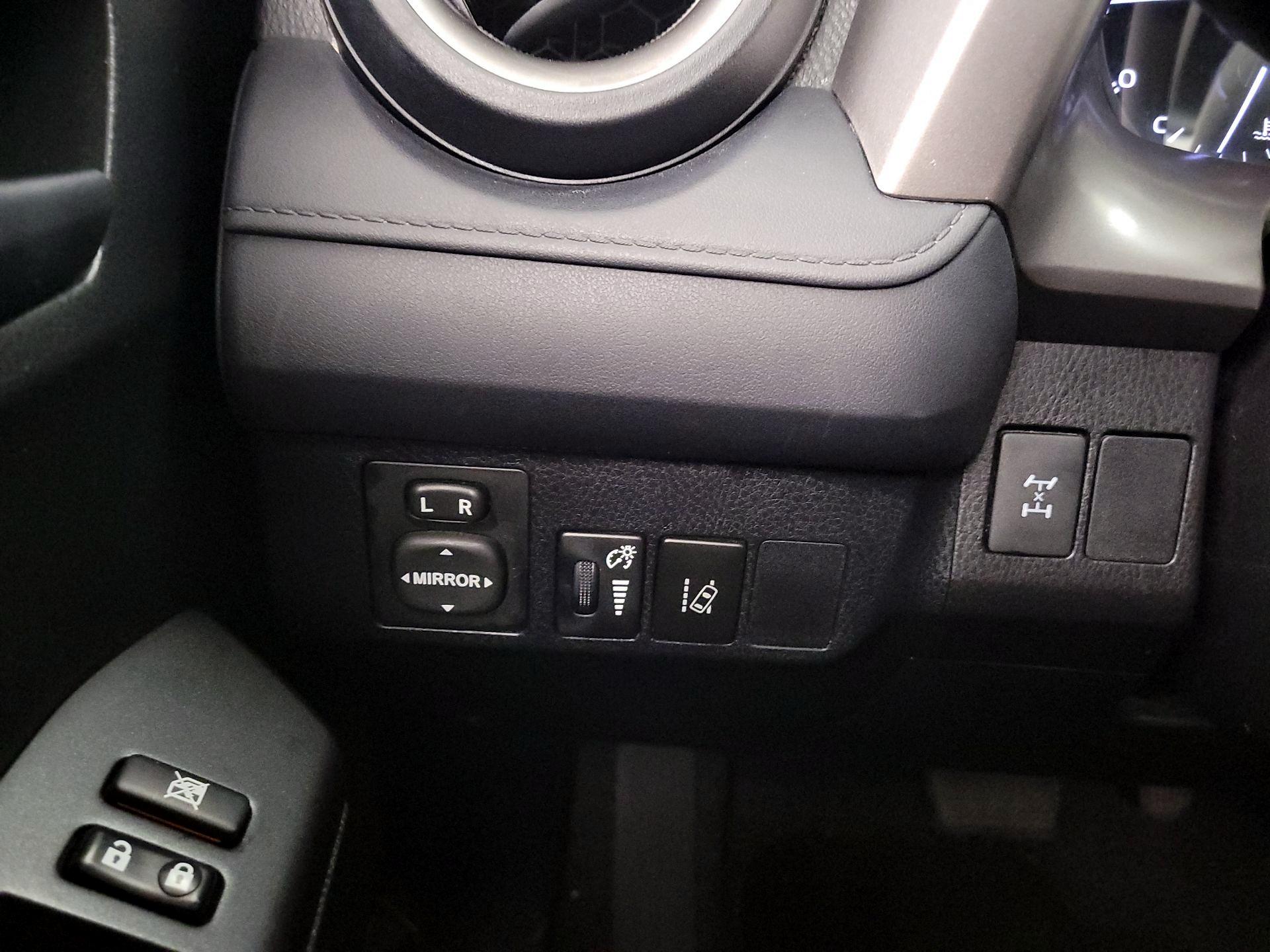 Thumbnail: 2018 Toyota RAV4 - 13