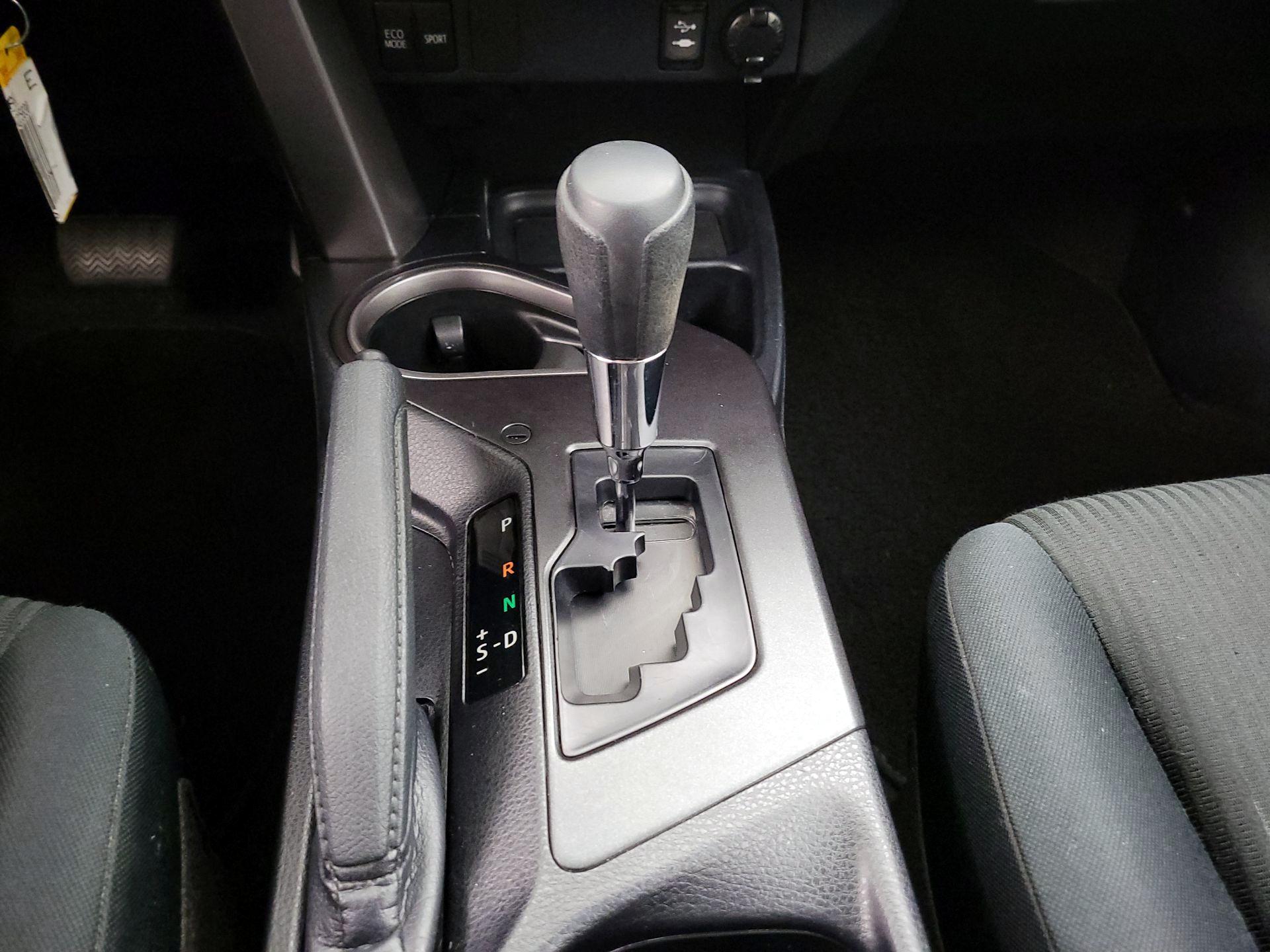 Thumbnail: 2018 Toyota RAV4 - 17