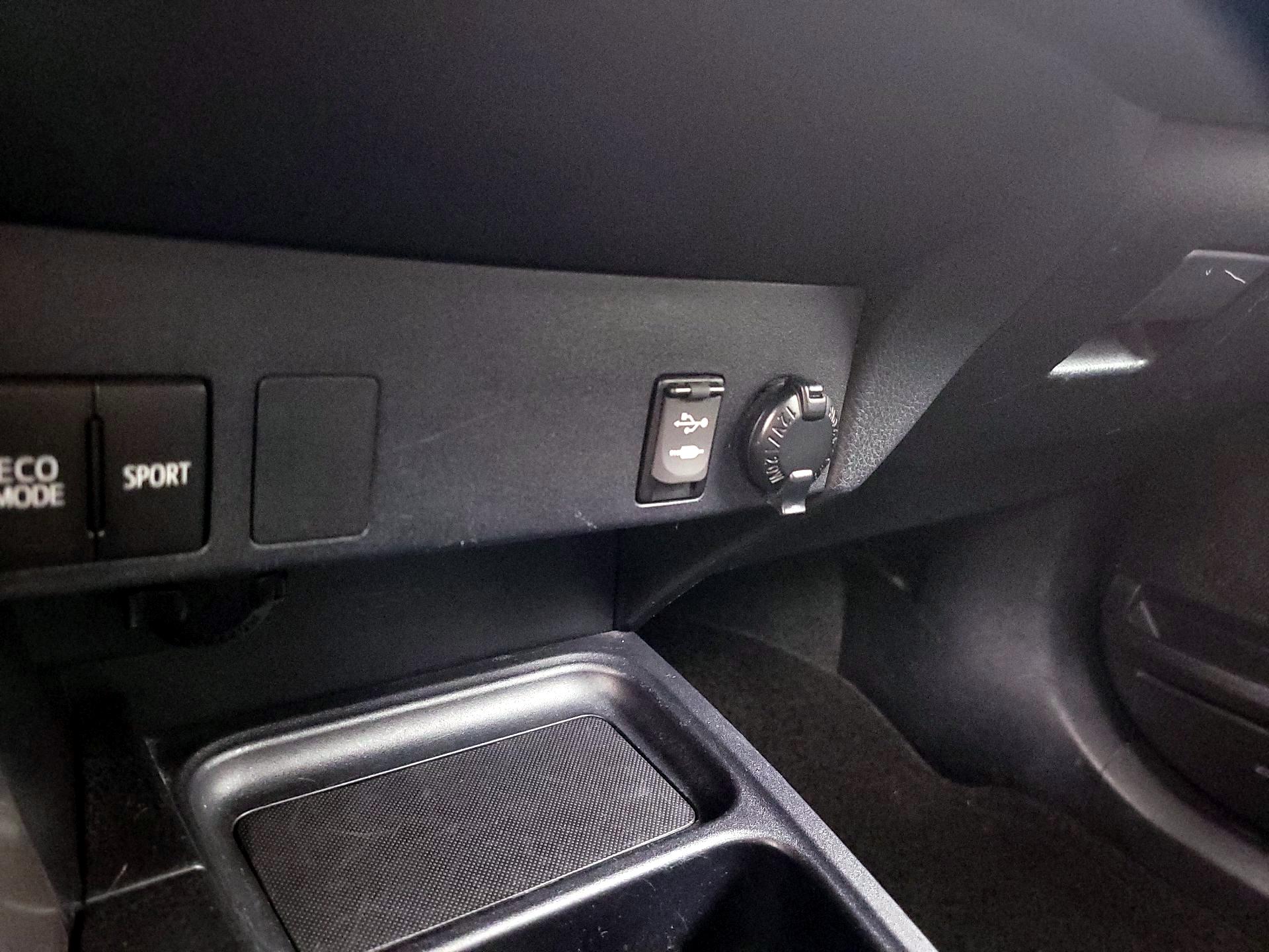 Thumbnail: 2018 Toyota RAV4 - 18