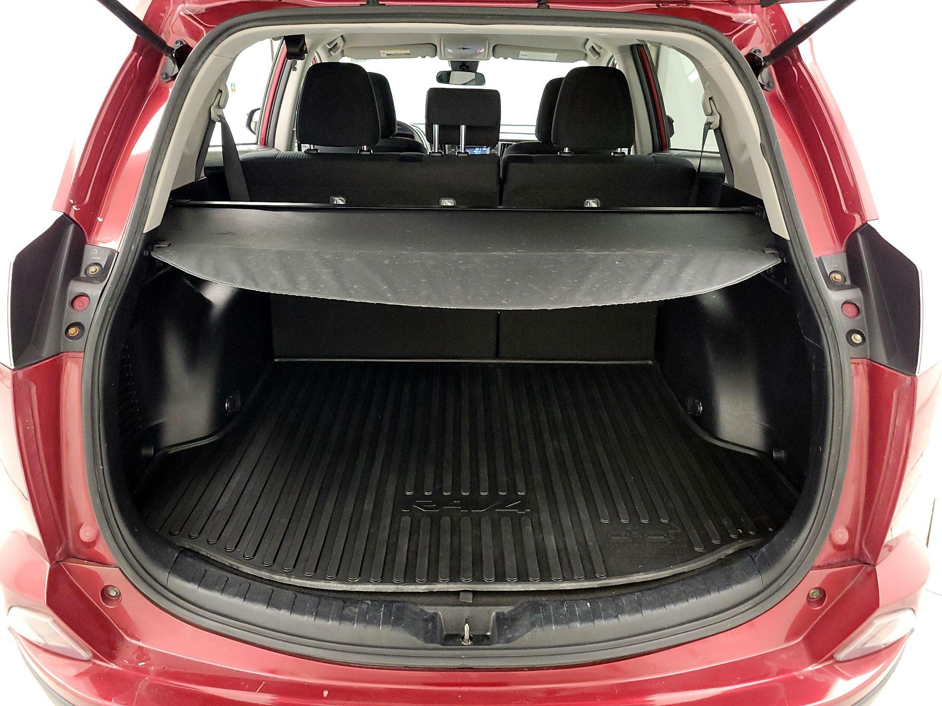 Thumbnail: 2018 Toyota RAV4 - 20