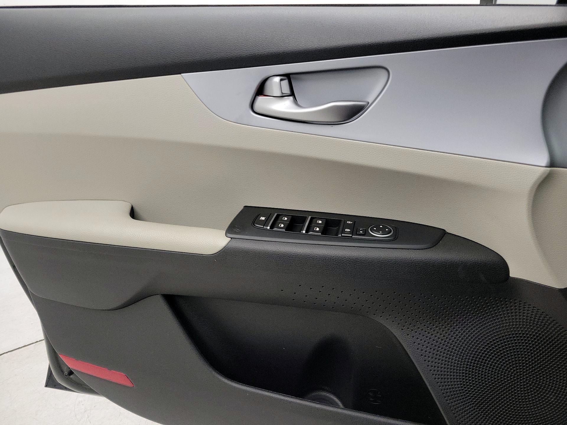 Thumbnail: 2023 Kia Forte - 12