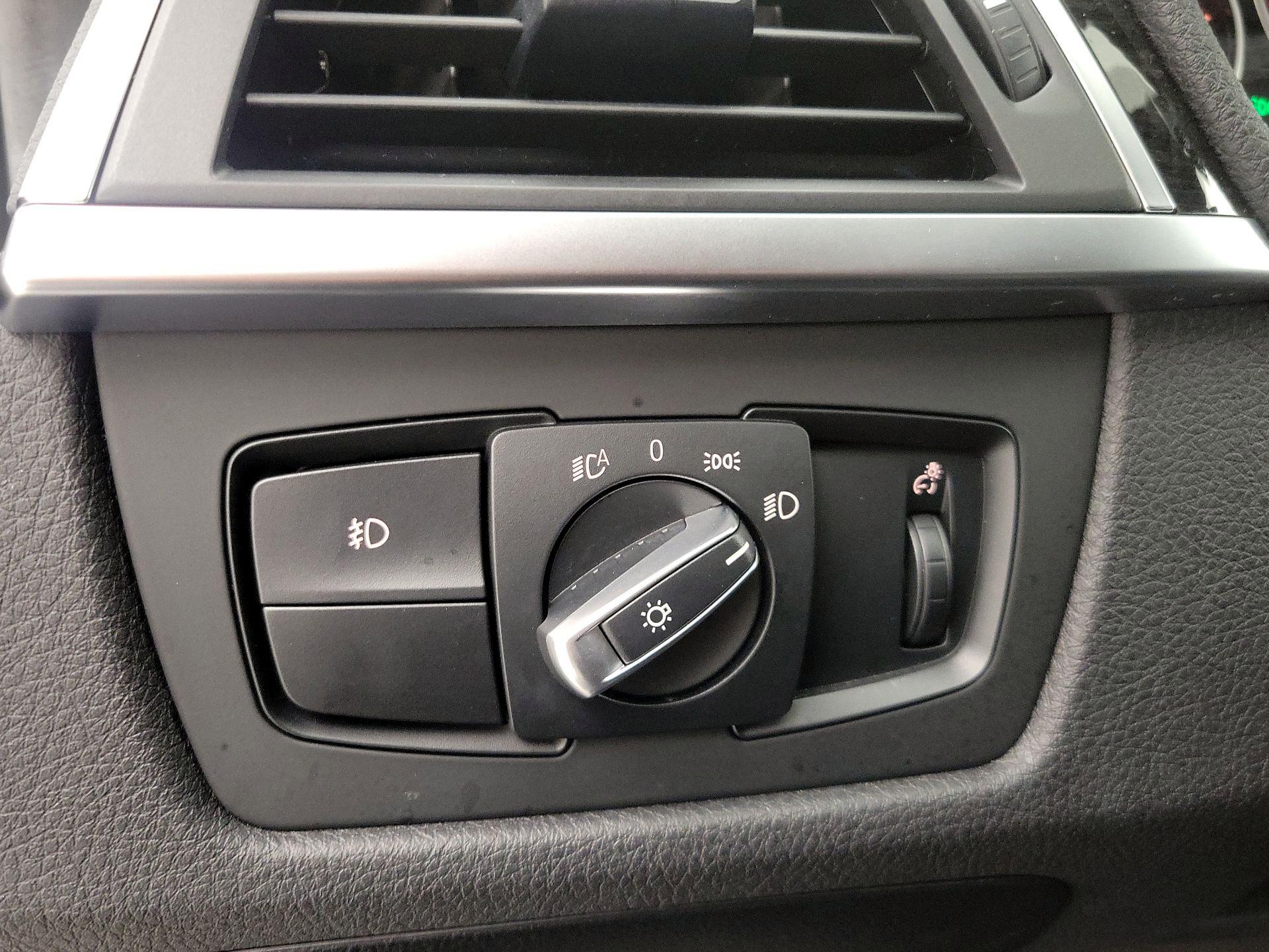 Thumbnail: 2016 BMW 3 Series - 13