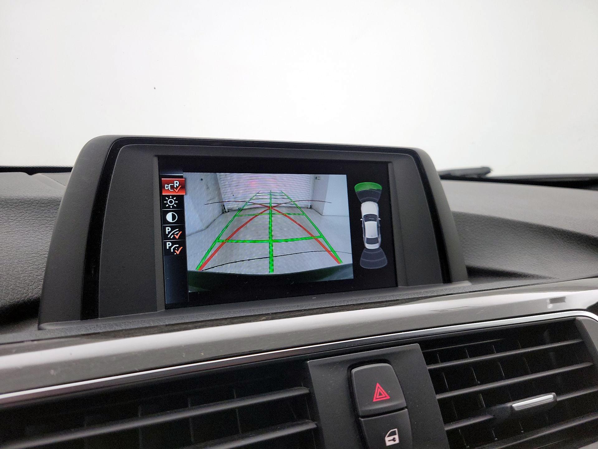 Thumbnail: 2016 BMW 3 Series - 14