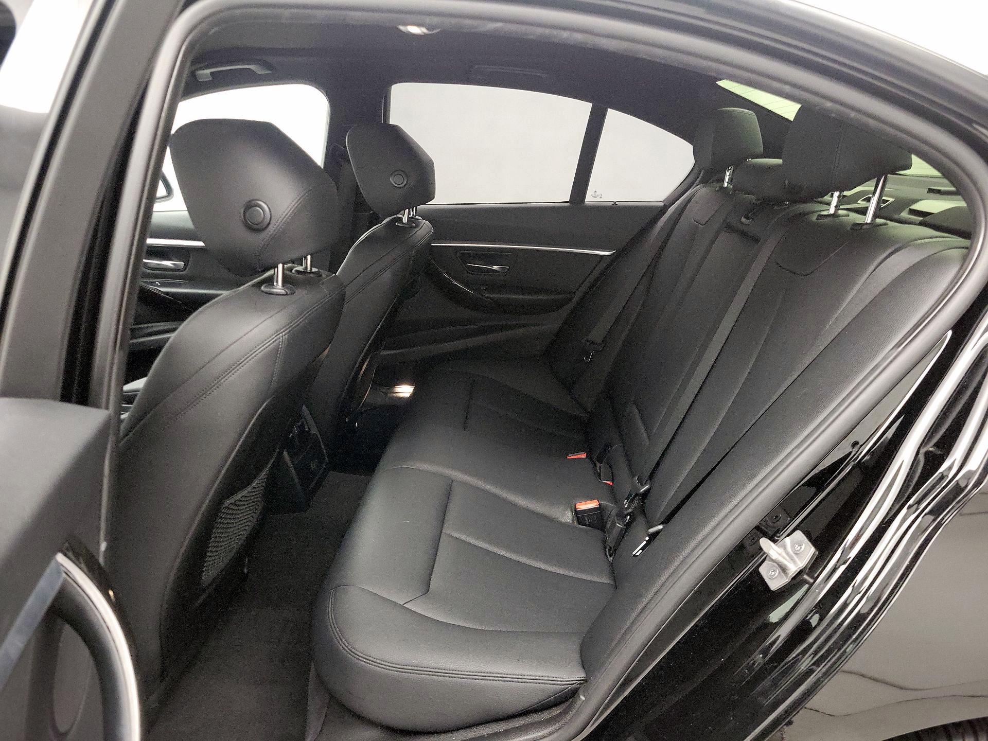 Thumbnail: 2016 BMW 3 Series - 18