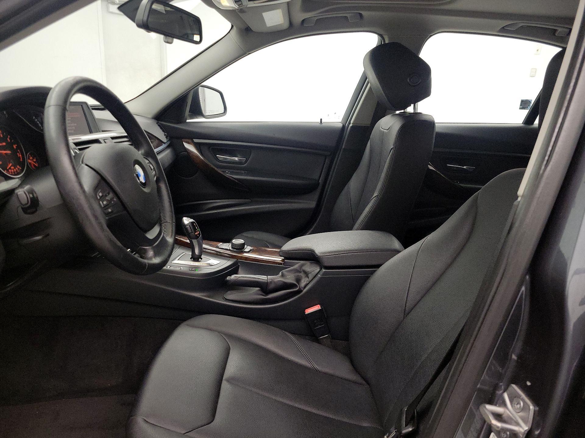 Thumbnail: 2016 BMW 3 Series - 11