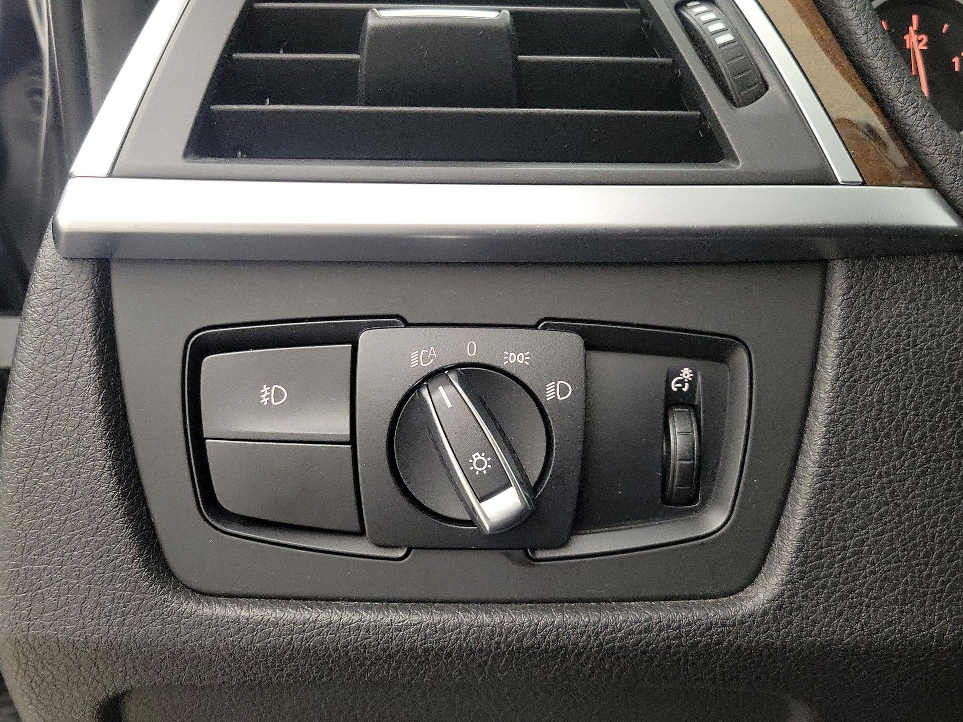 Thumbnail: 2016 BMW 3 Series - 13