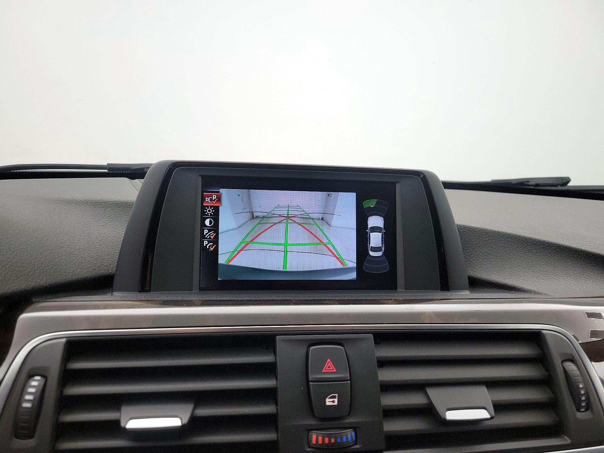 Thumbnail: 2016 BMW 3 Series - 14