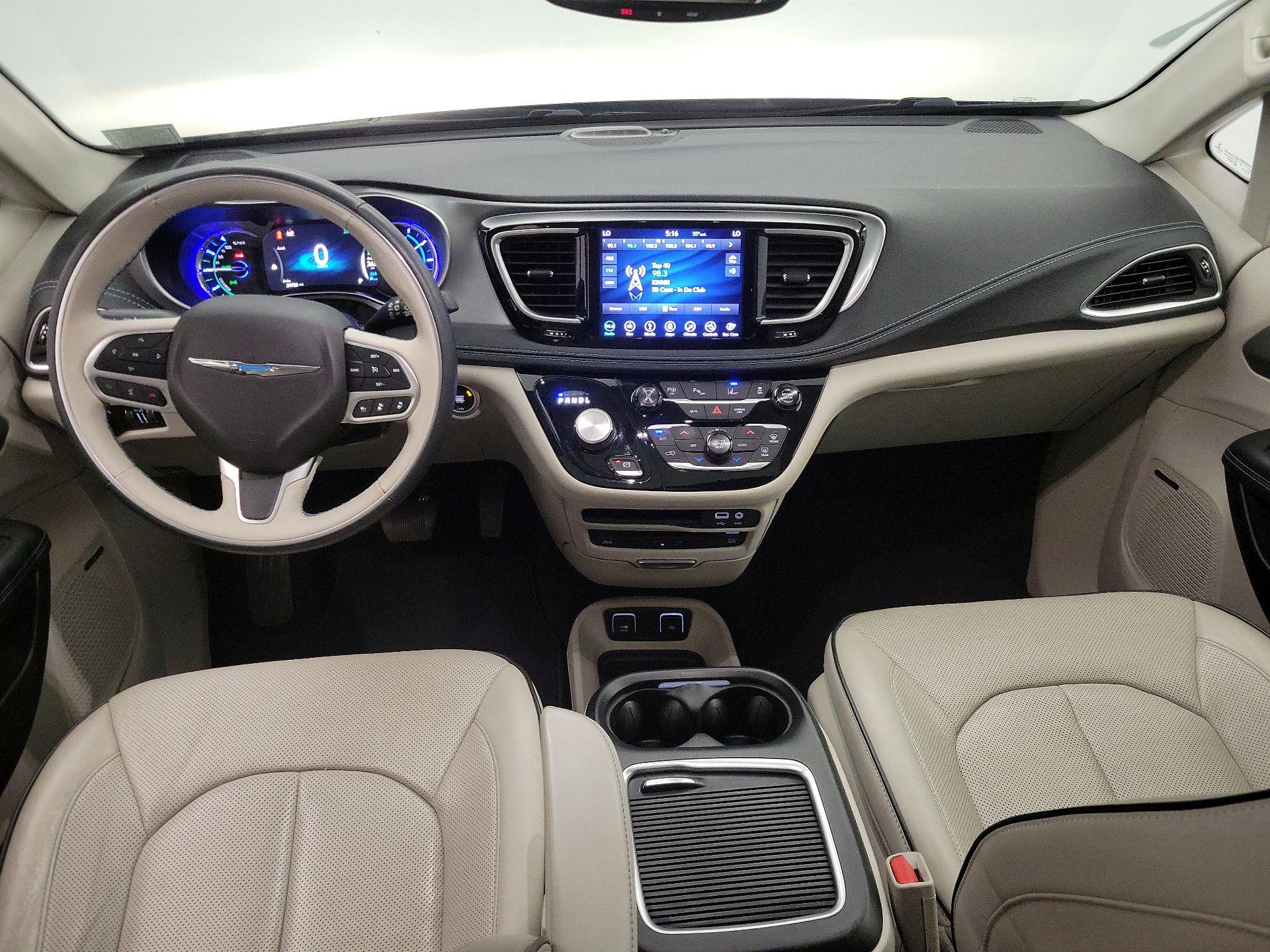 Thumbnail: 2018 Chrysler Pacifica - 9