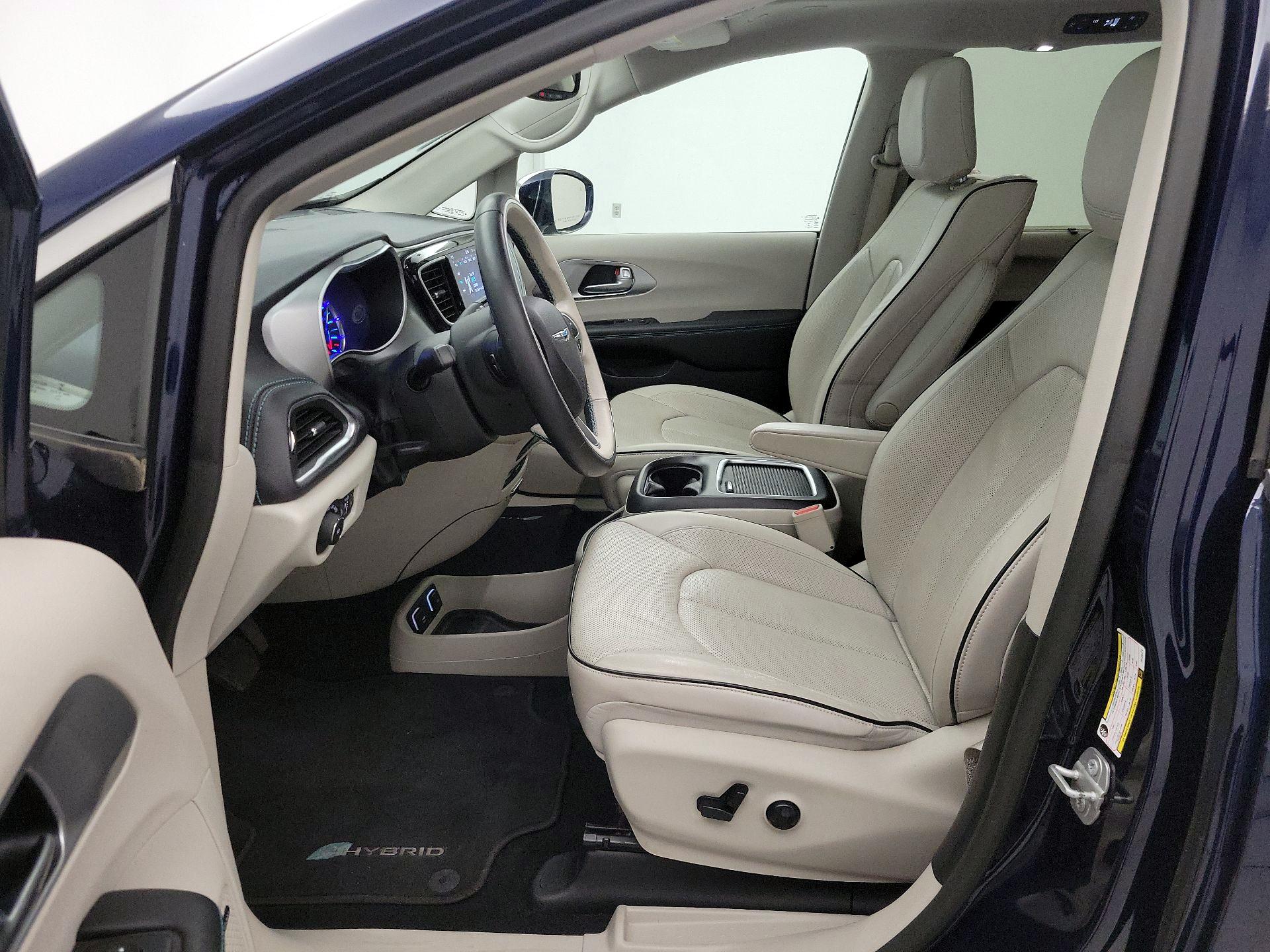 Thumbnail: 2018 Chrysler Pacifica - 11