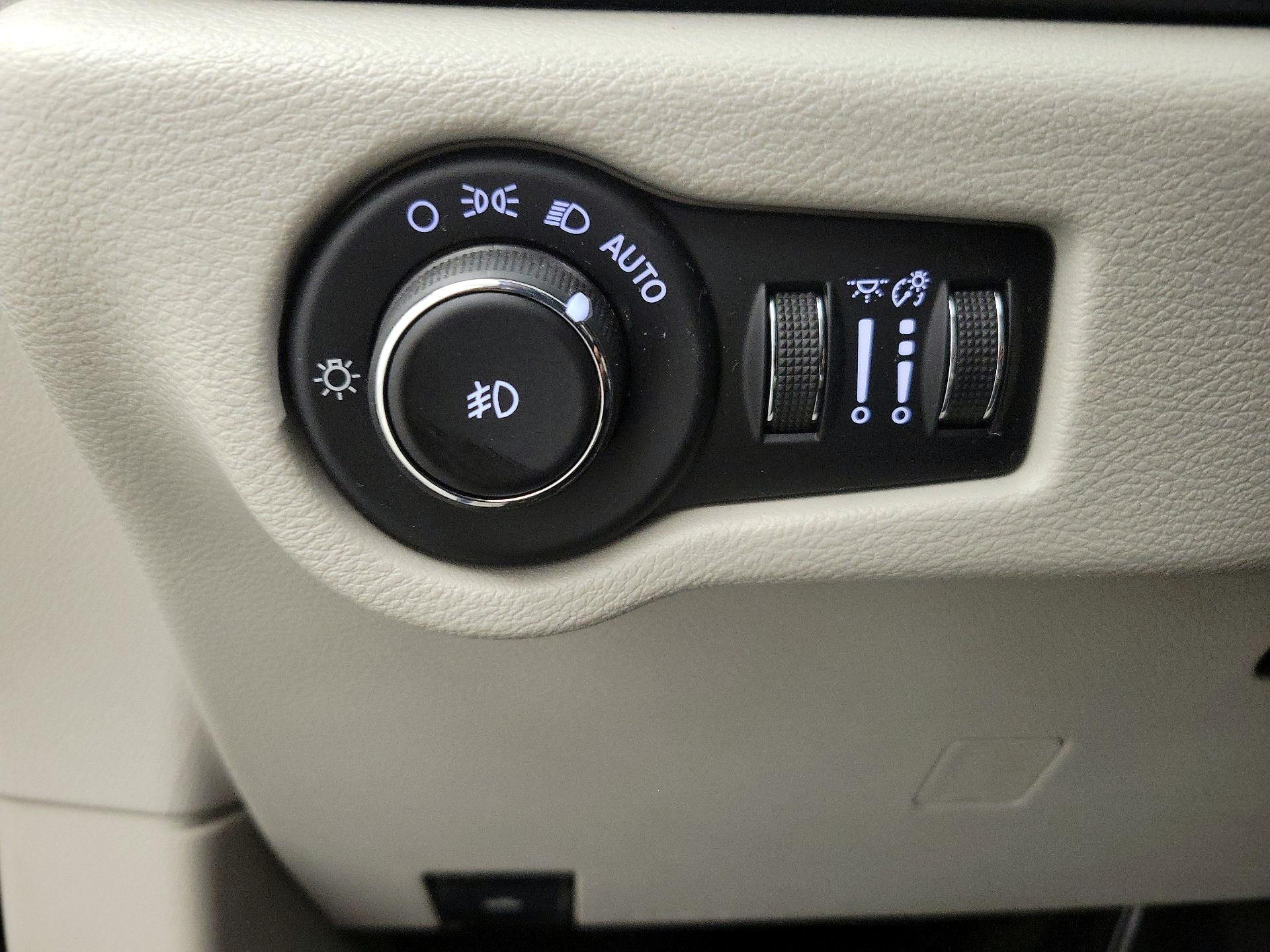 Thumbnail: 2018 Chrysler Pacifica - 13