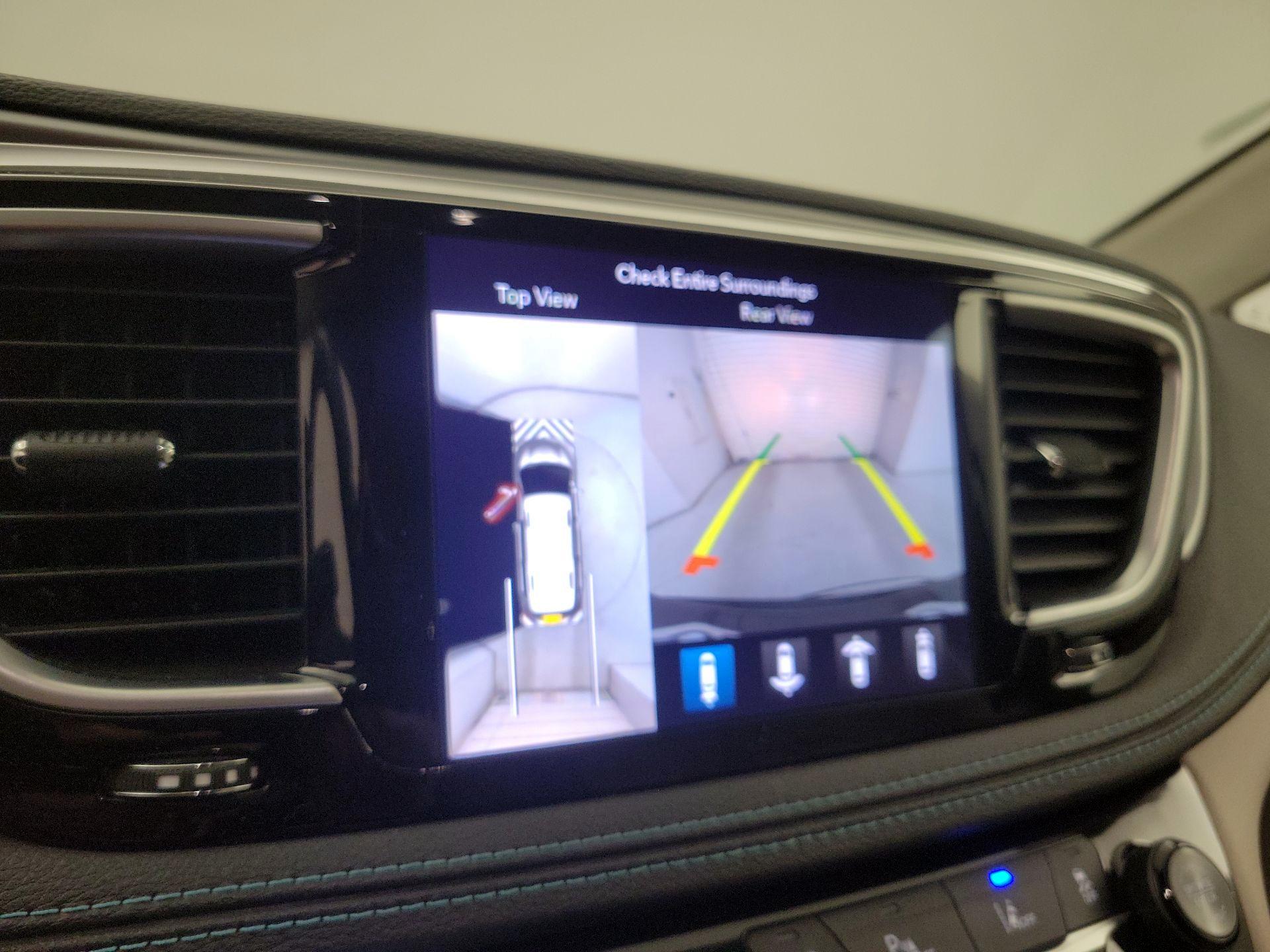 Thumbnail: 2018 Chrysler Pacifica - 15