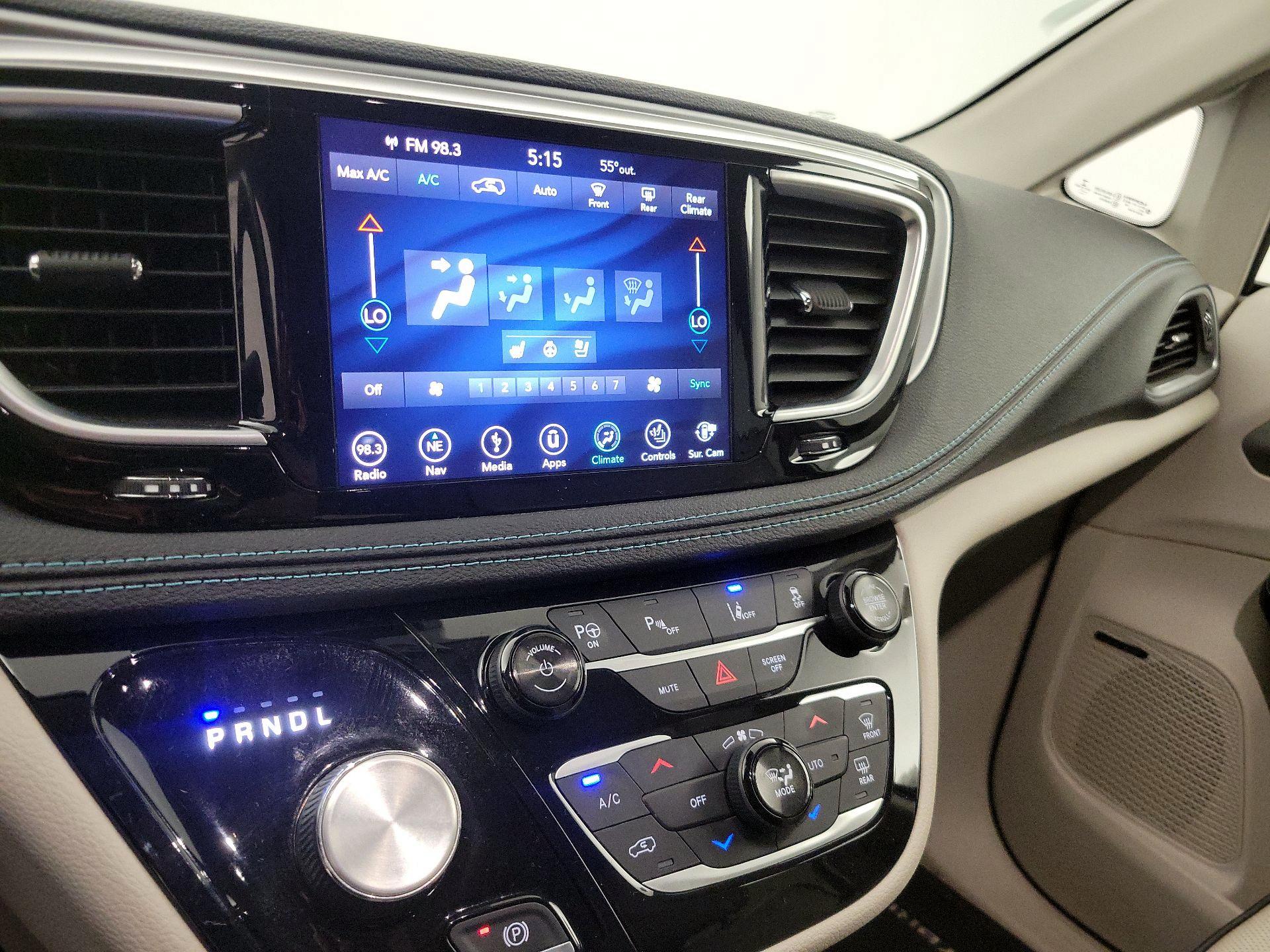 Thumbnail: 2018 Chrysler Pacifica - 17