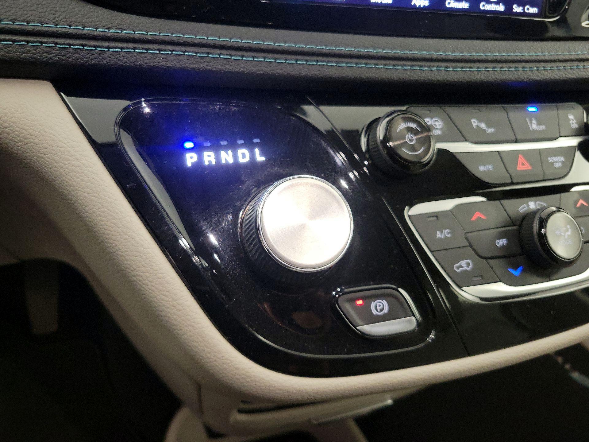 Thumbnail: 2018 Chrysler Pacifica - 18