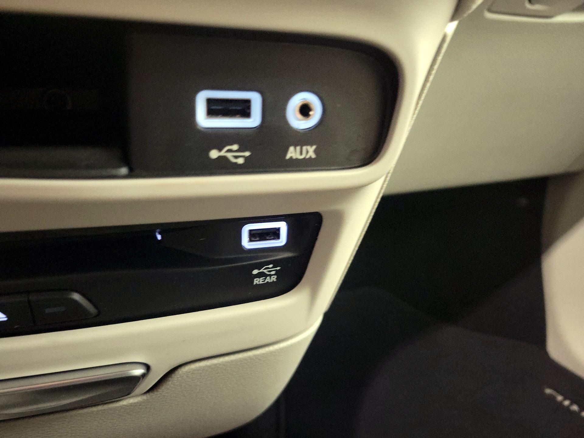 Thumbnail: 2018 Chrysler Pacifica - 19