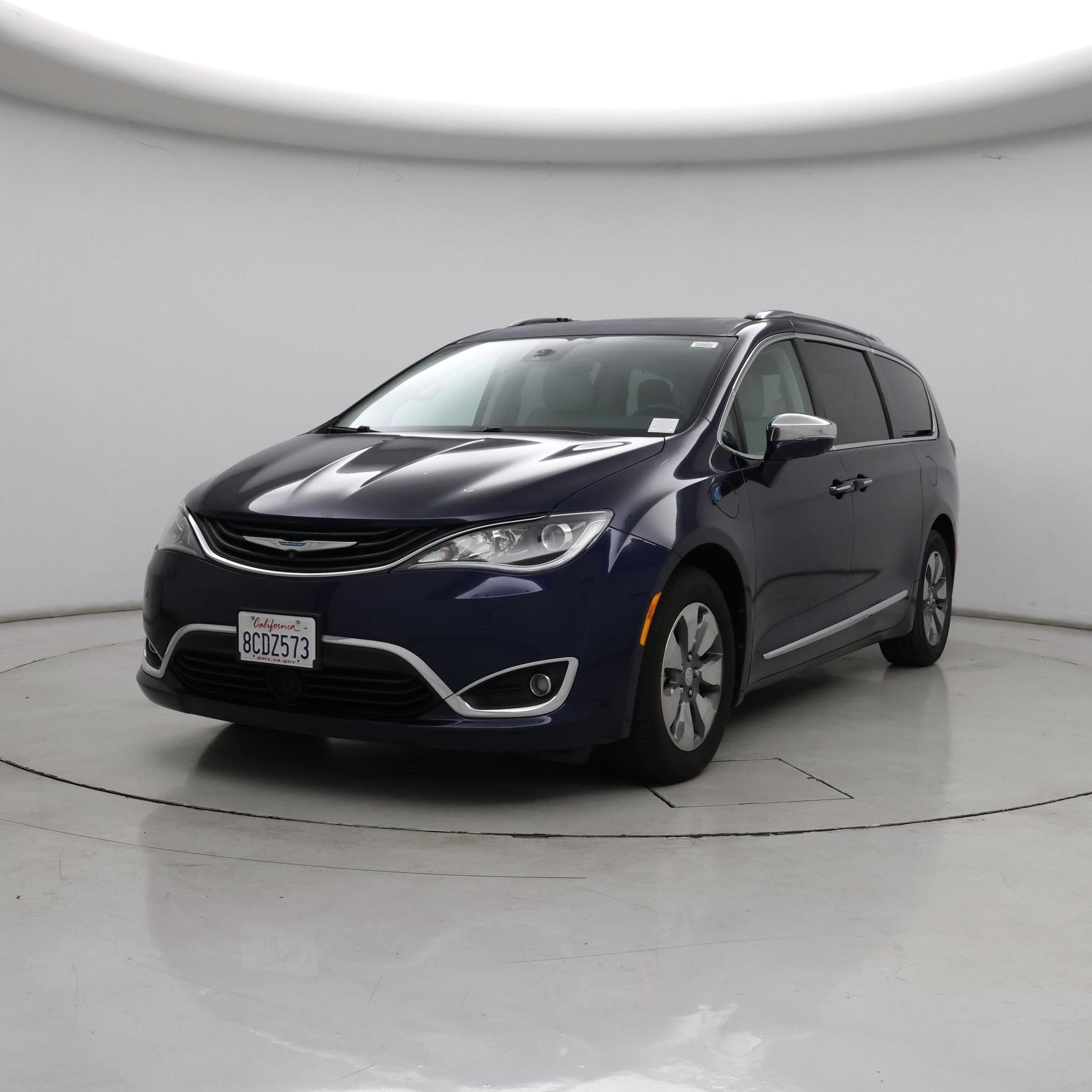 Thumbnail: 2018 Chrysler Pacifica - 4