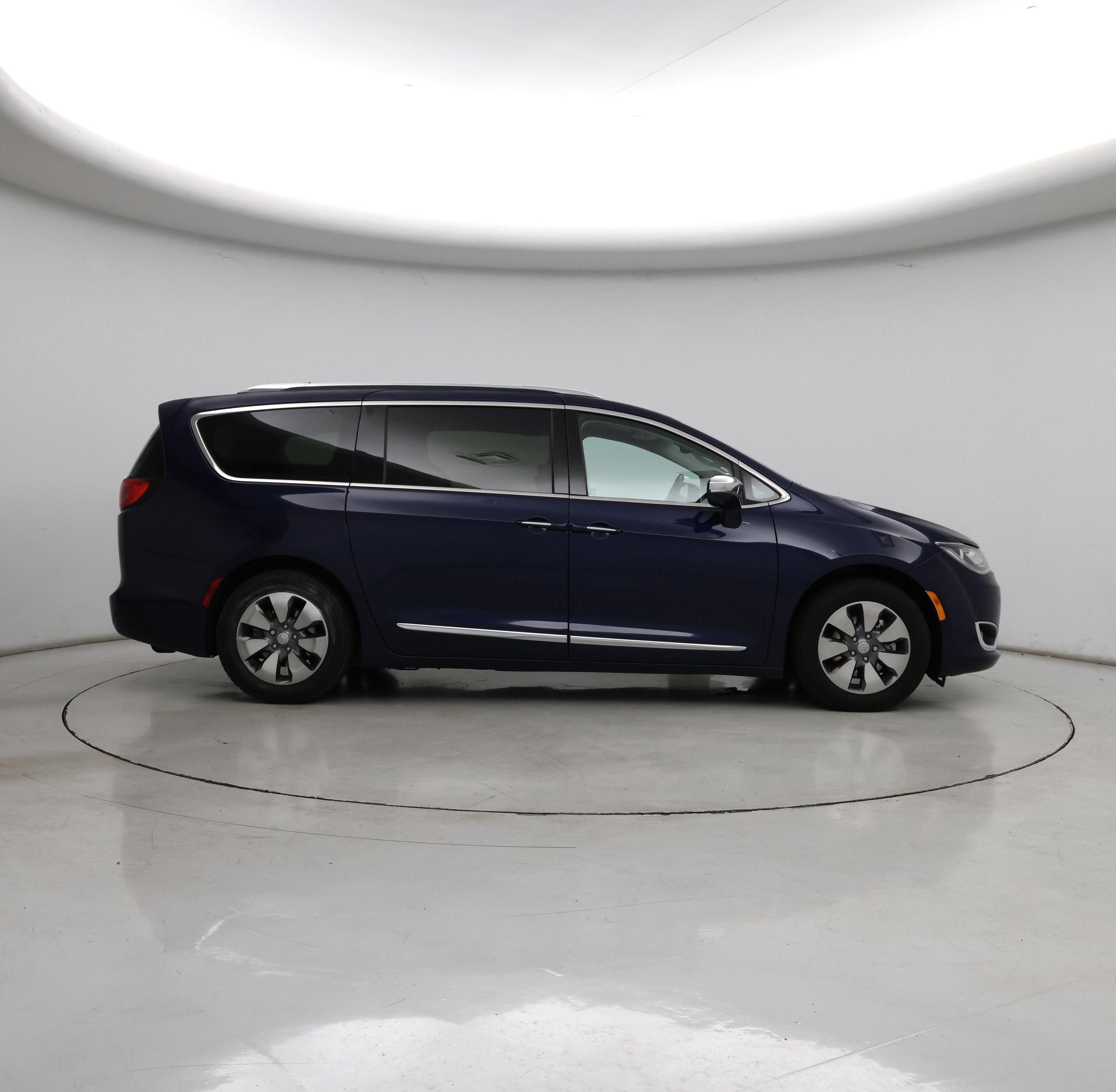 Thumbnail: 2018 Chrysler Pacifica - 7