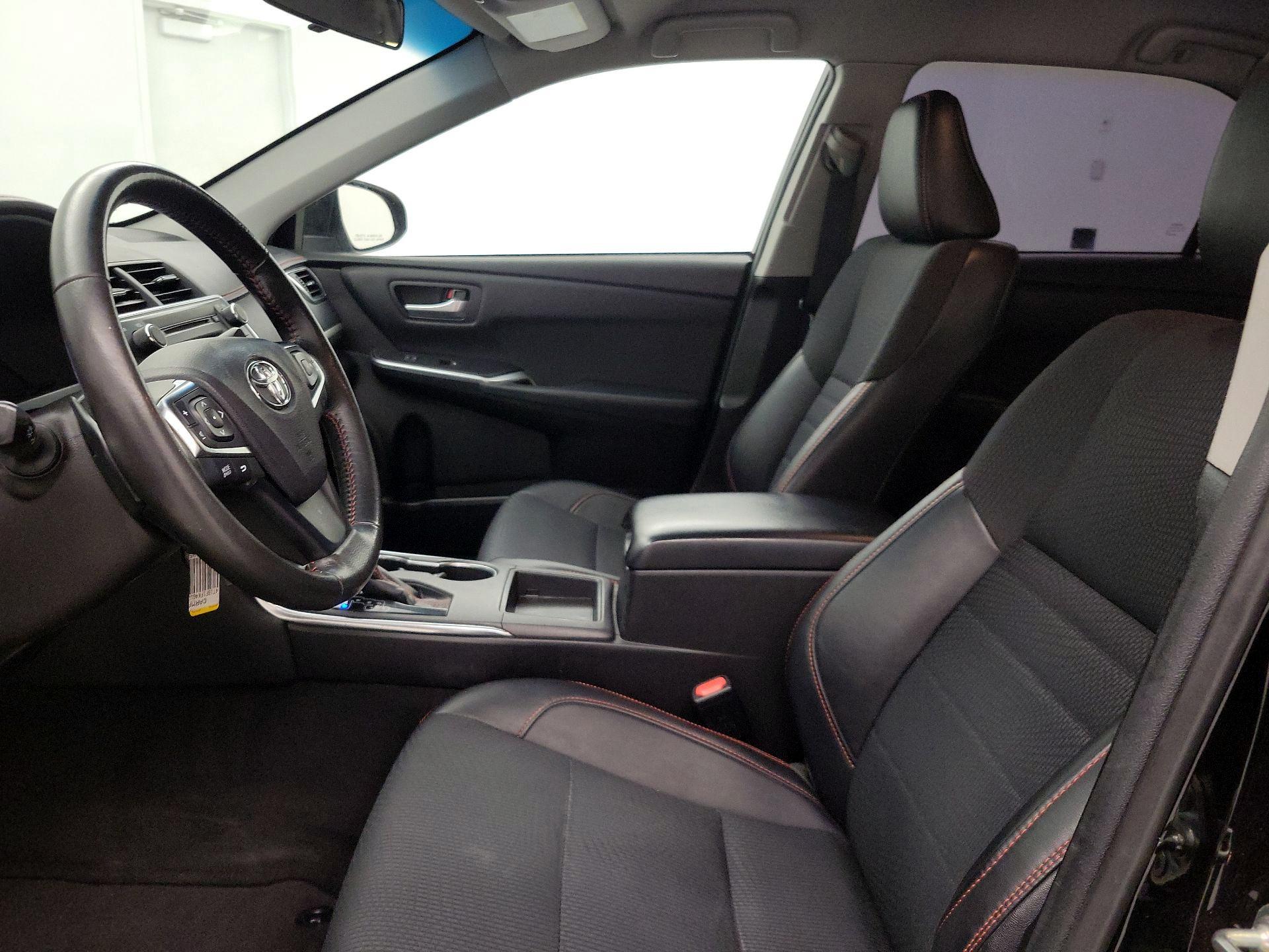 Thumbnail: 2016 Toyota Camry - 11