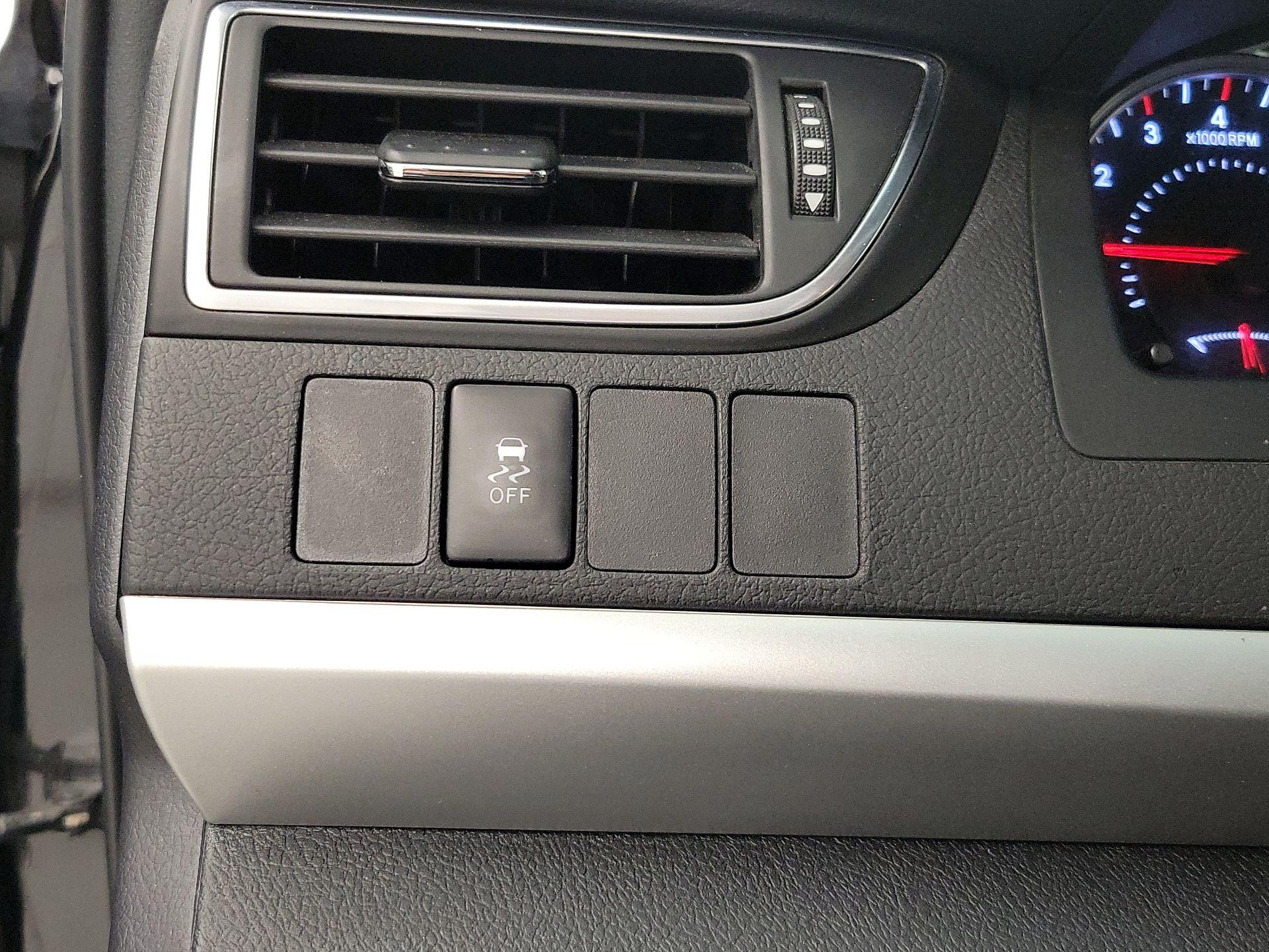 Thumbnail: 2016 Toyota Camry - 13